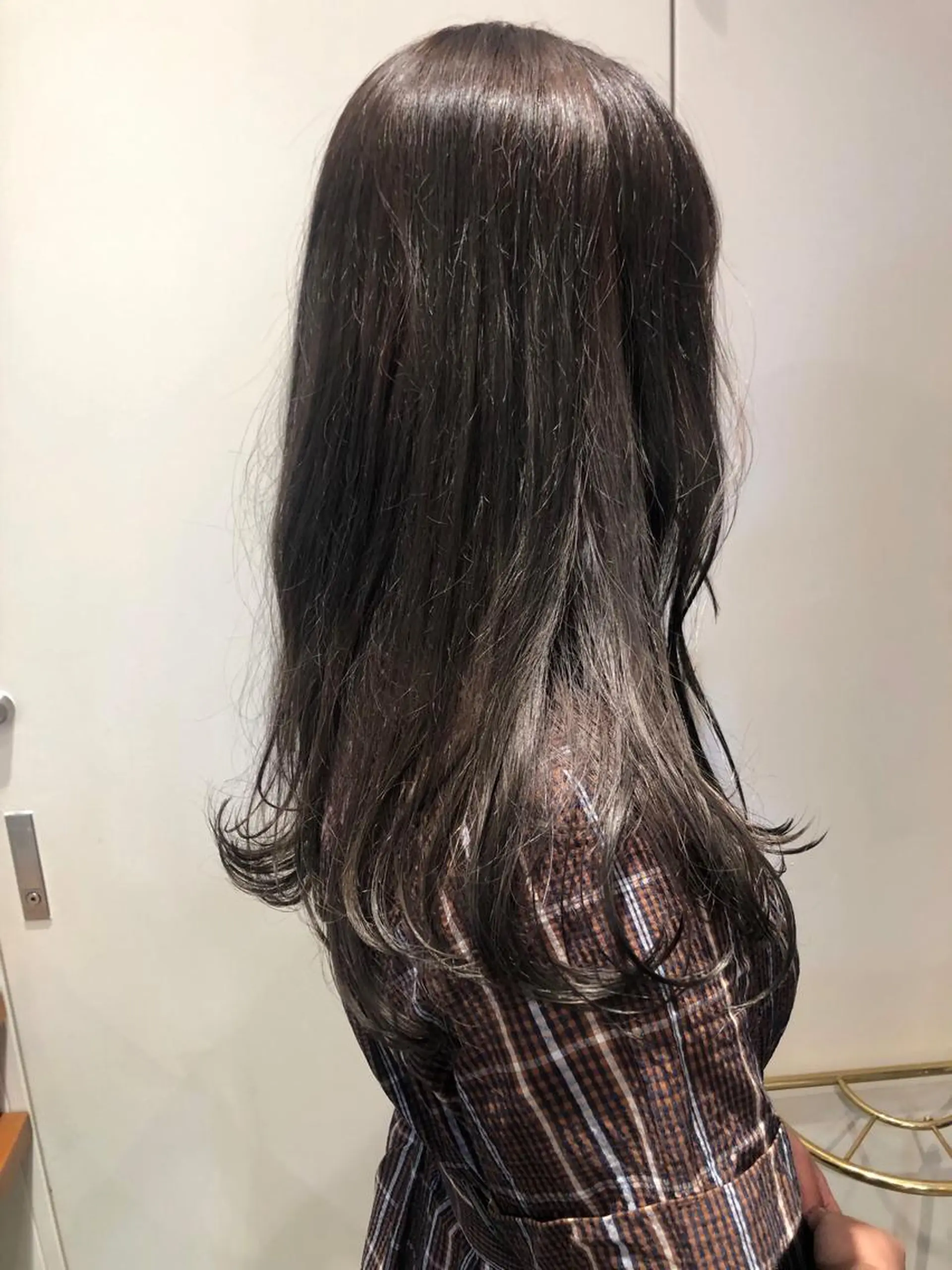 ロング カラー カット ヘアカラー トリートメント MIOベージュカラー 柔らかいカラーのヘアスタイル