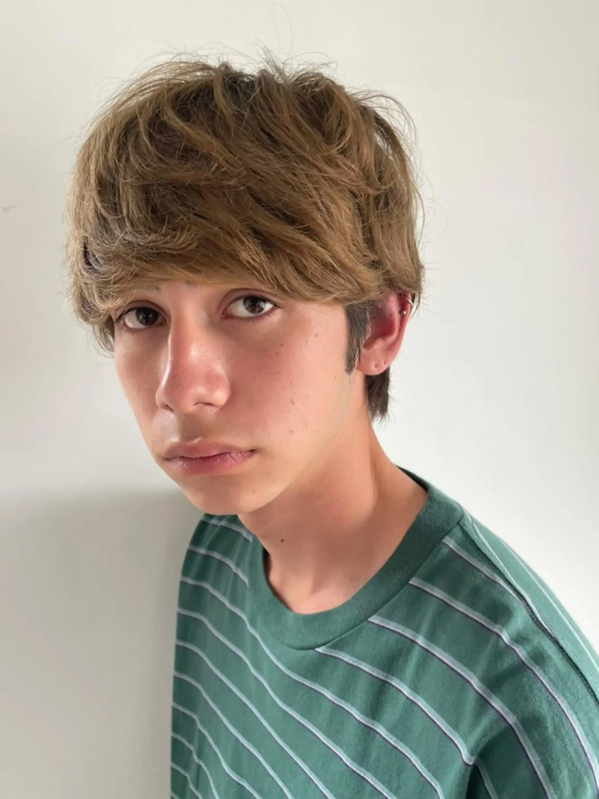 ショート メンズ パーマ メンズブリーチ メンズハイライト メンズインナーカラー エギョモリ 天使の羽バング・フェザーバング カット パーマ CEINE＋ officialのヘアスタイル