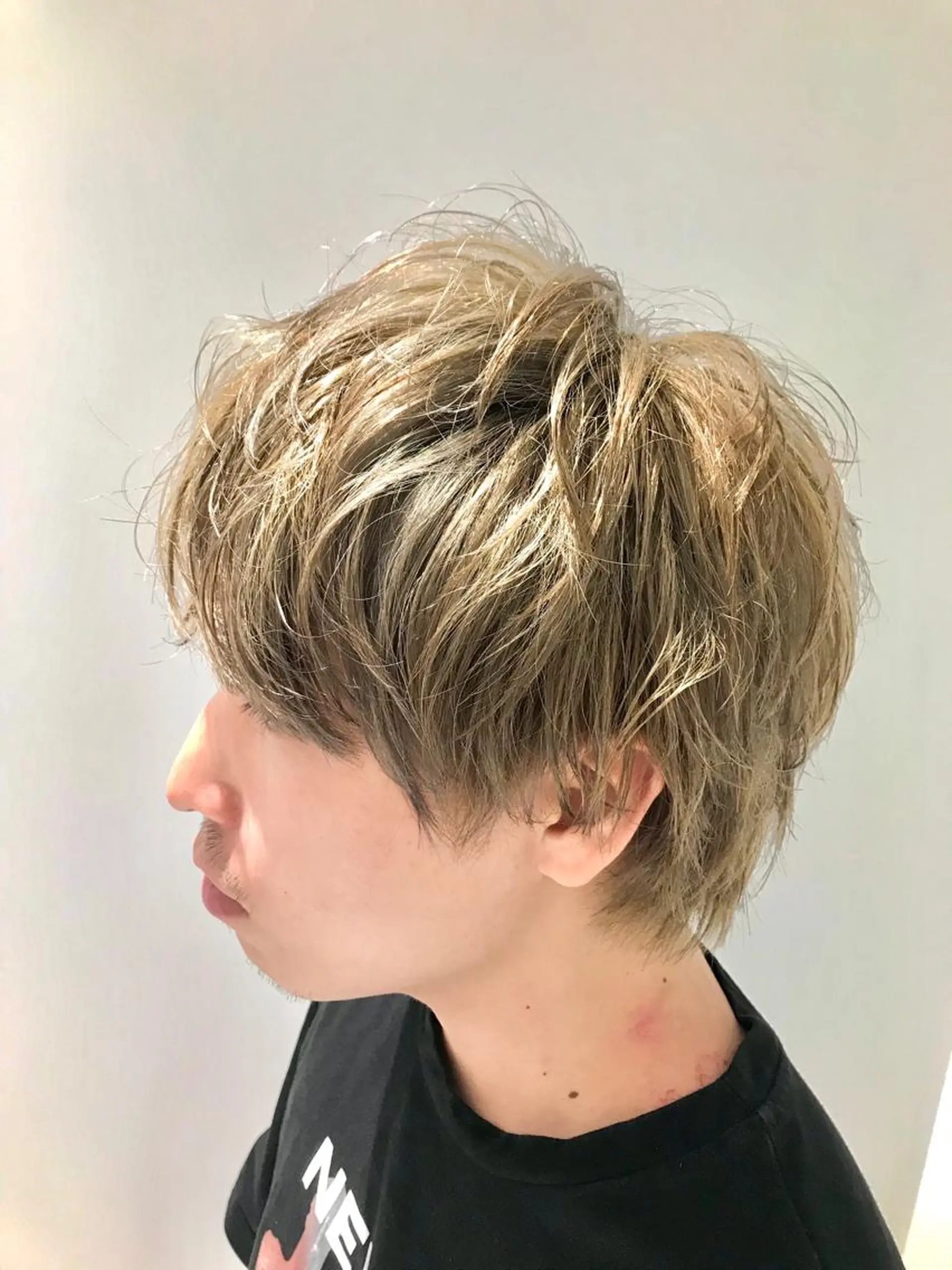 ミディアム カラー メンズ ベージュカラー ブロンド ブロンドベージュ One's~beauty&relax~所属・加藤 憂のヘアスタイル