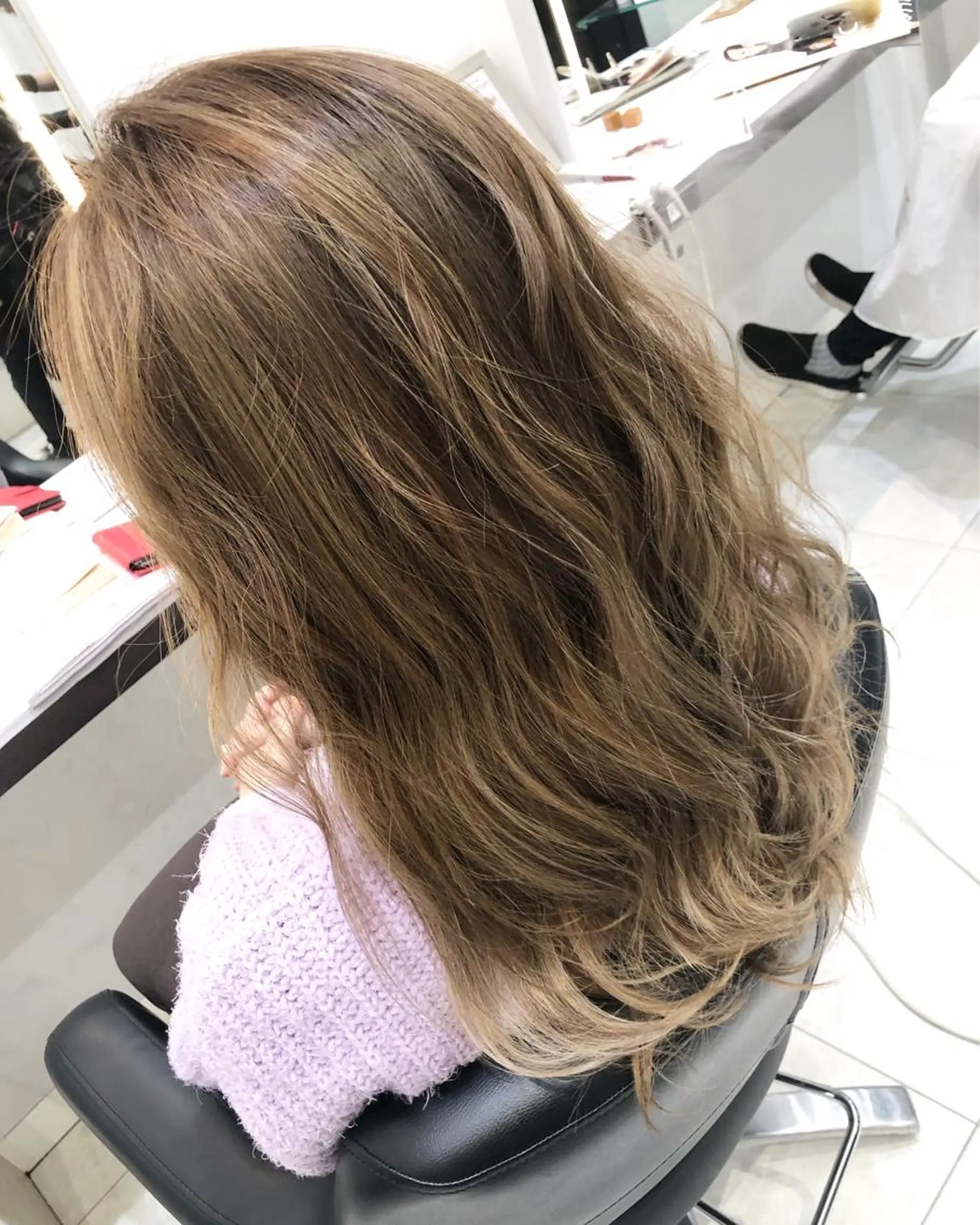 セミロング ハイライト カット ヘアカラー トリートメント 岸 保奈美のヘアスタイル