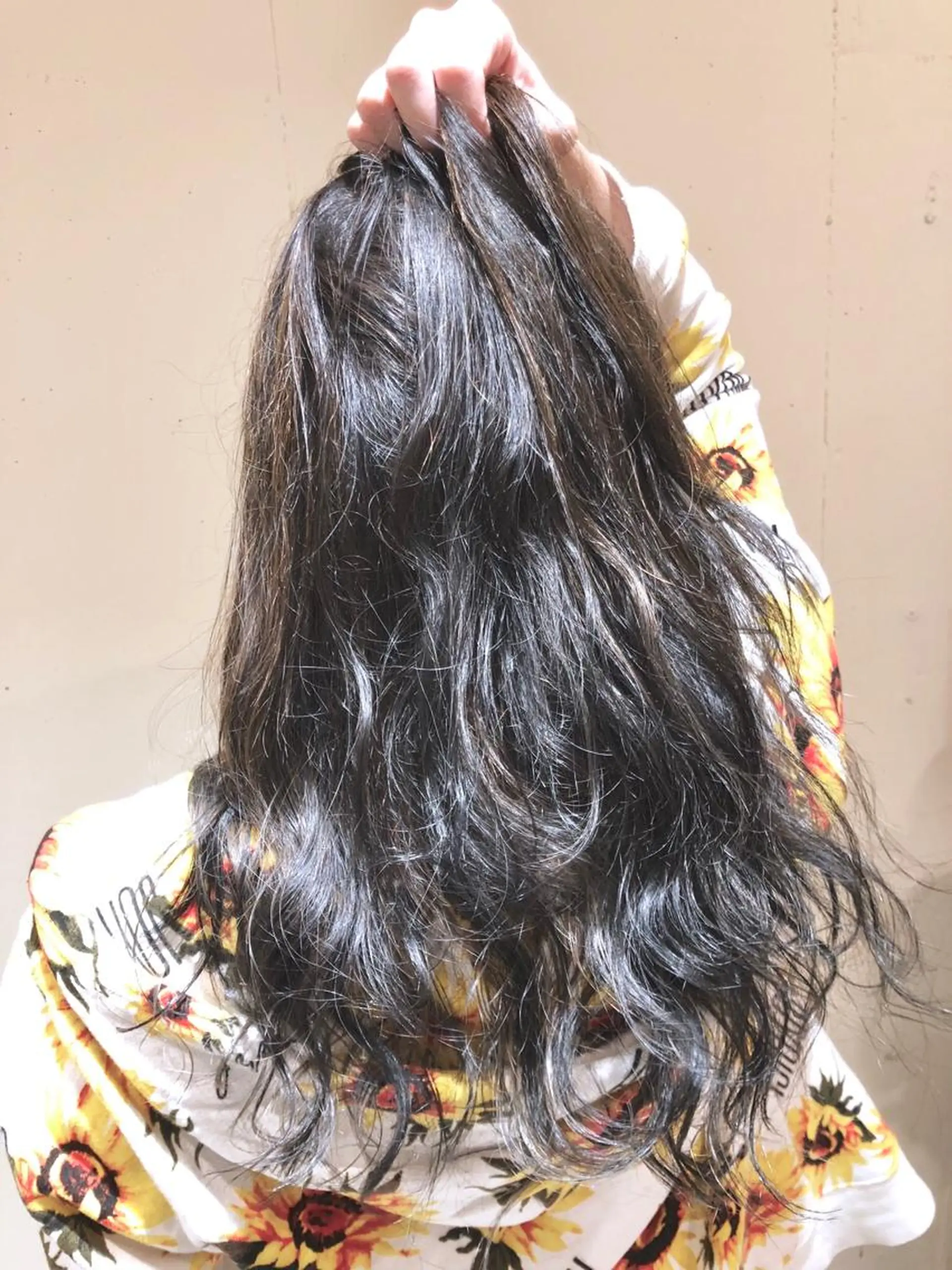 セミロング カラー パーマ ヘアアレンジ セミロングパーマ アッシュ アッシュグレー アッシュグレージュ バレイヤージュ 【ツヤ髪美容師】 ツダケイスケのヘアスタイル
