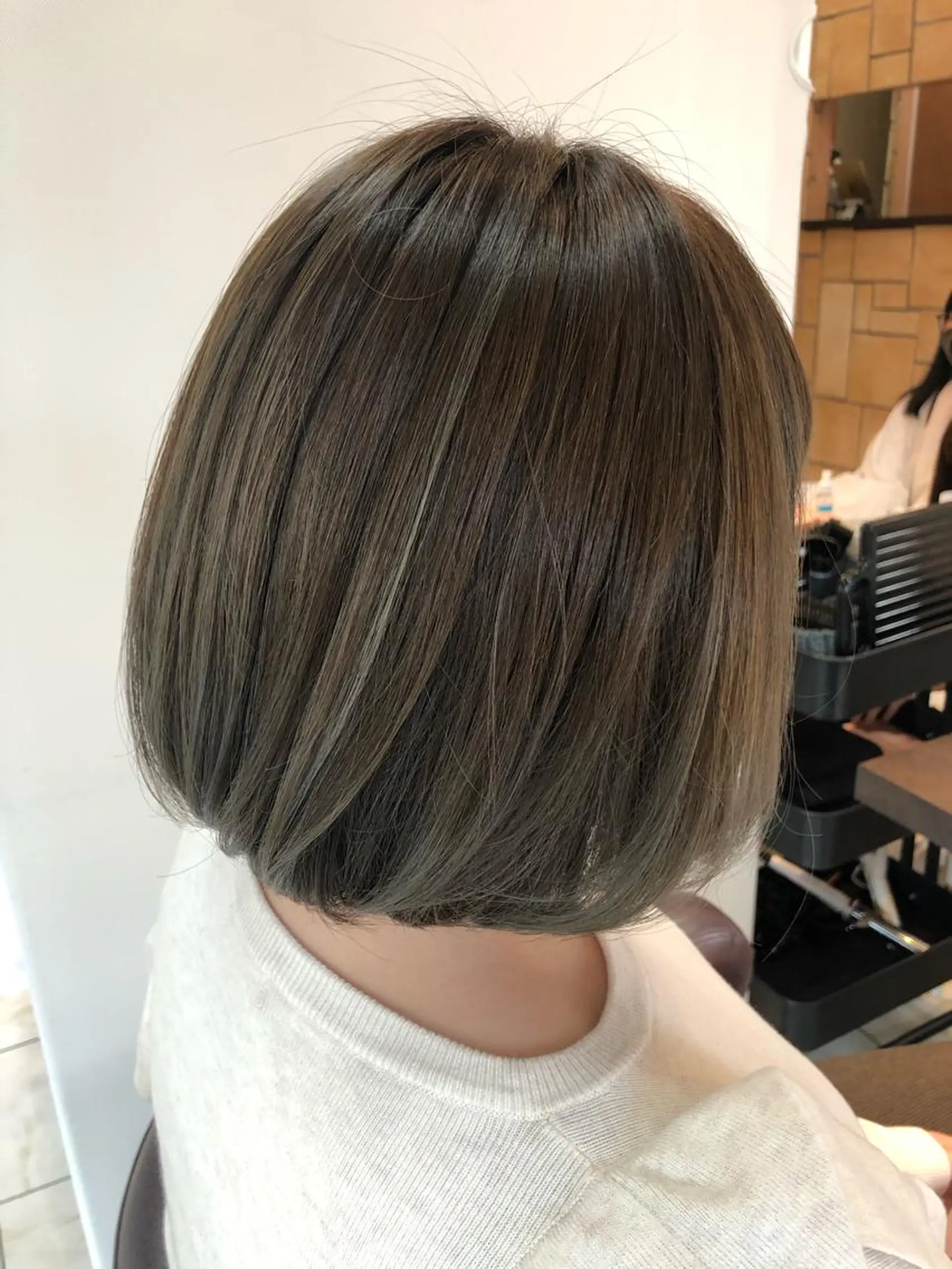 ショート カラー グレージュ ハイライトカラー ハイライト 野々山 直貴のヘアスタイル