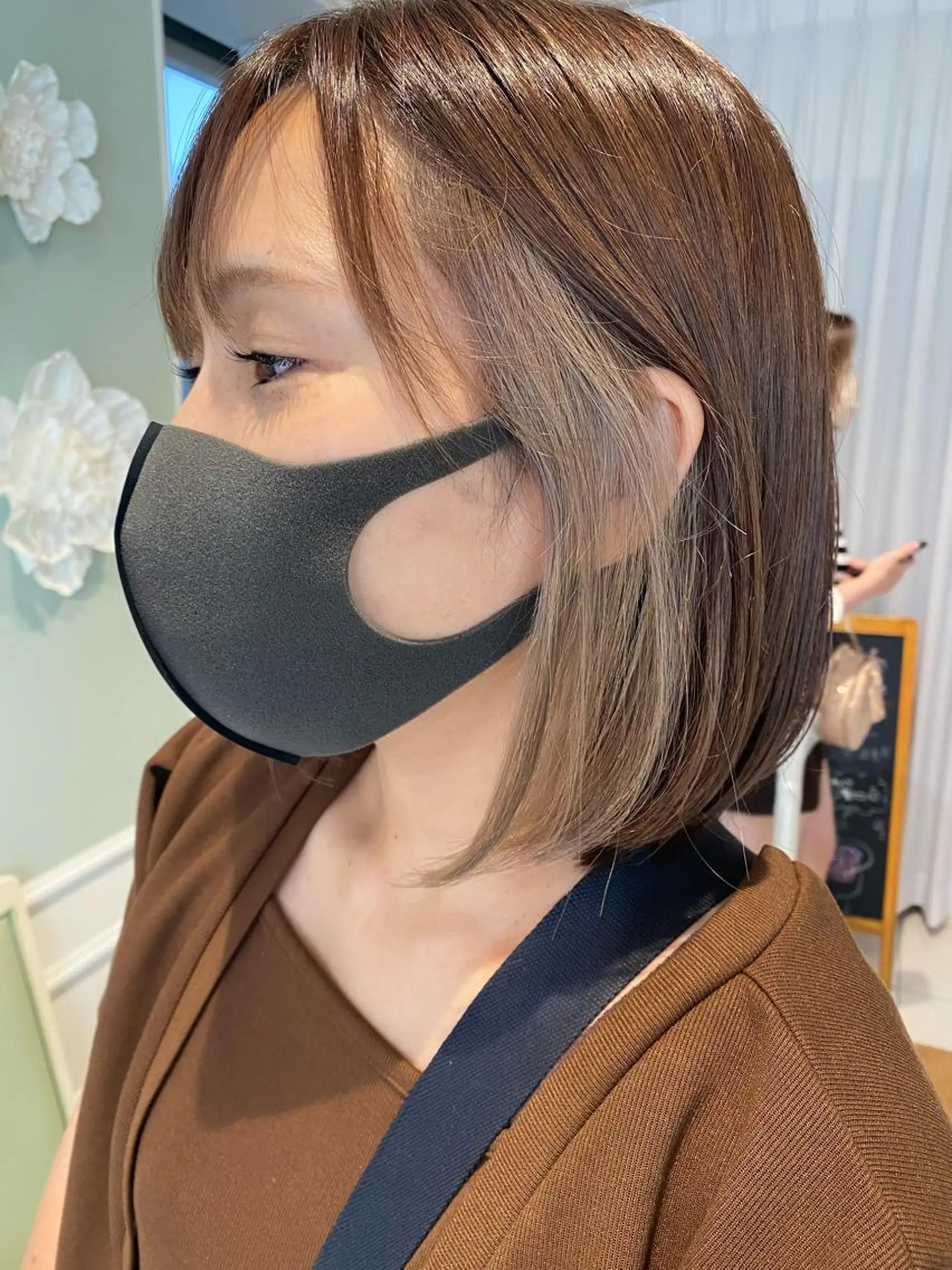 カラー ベージュカラー インナーカラー シルバー シルバーベージュ 長井 麻帆のヘアスタイル