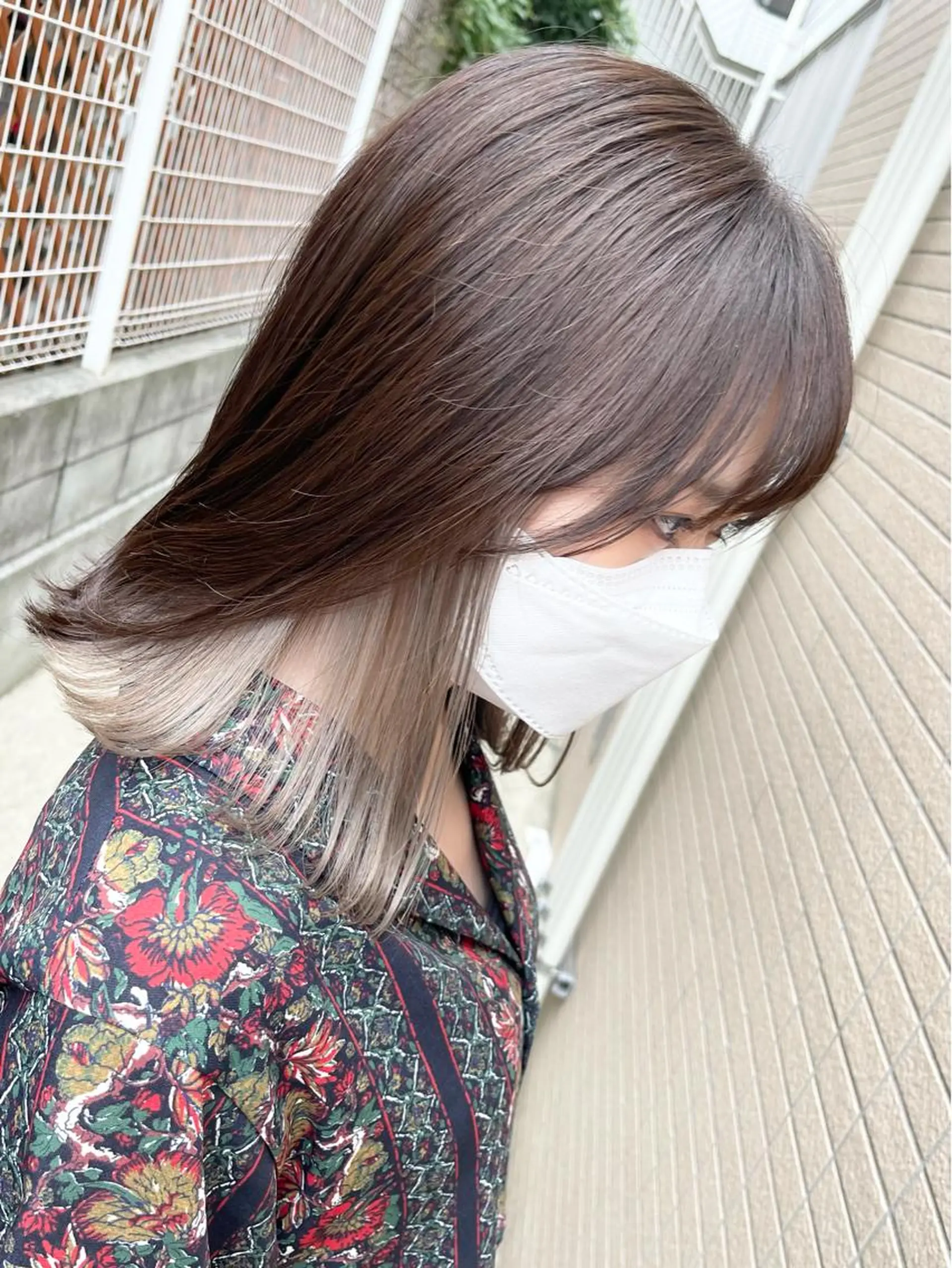 ミディアム カラー ベージュカラー インナーカラー ホワイトベージュ 伊藤 一樹のヘアスタイル