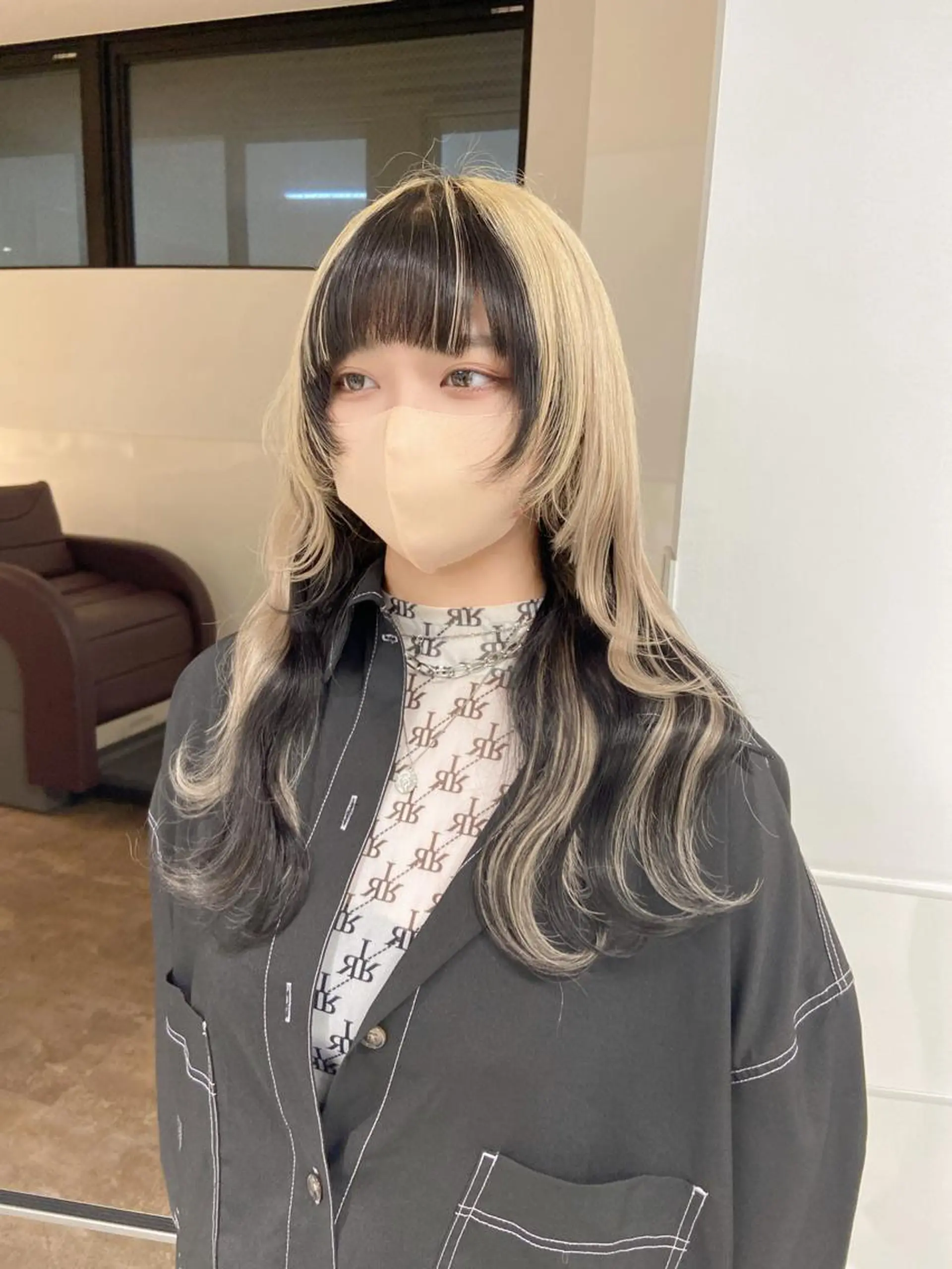 ロング カラー ベージュカラー 黒髪 ブリーチ ハイトーンカラー ホワイトベージュ Amelie所属・Amelie yunのヘアスタイル