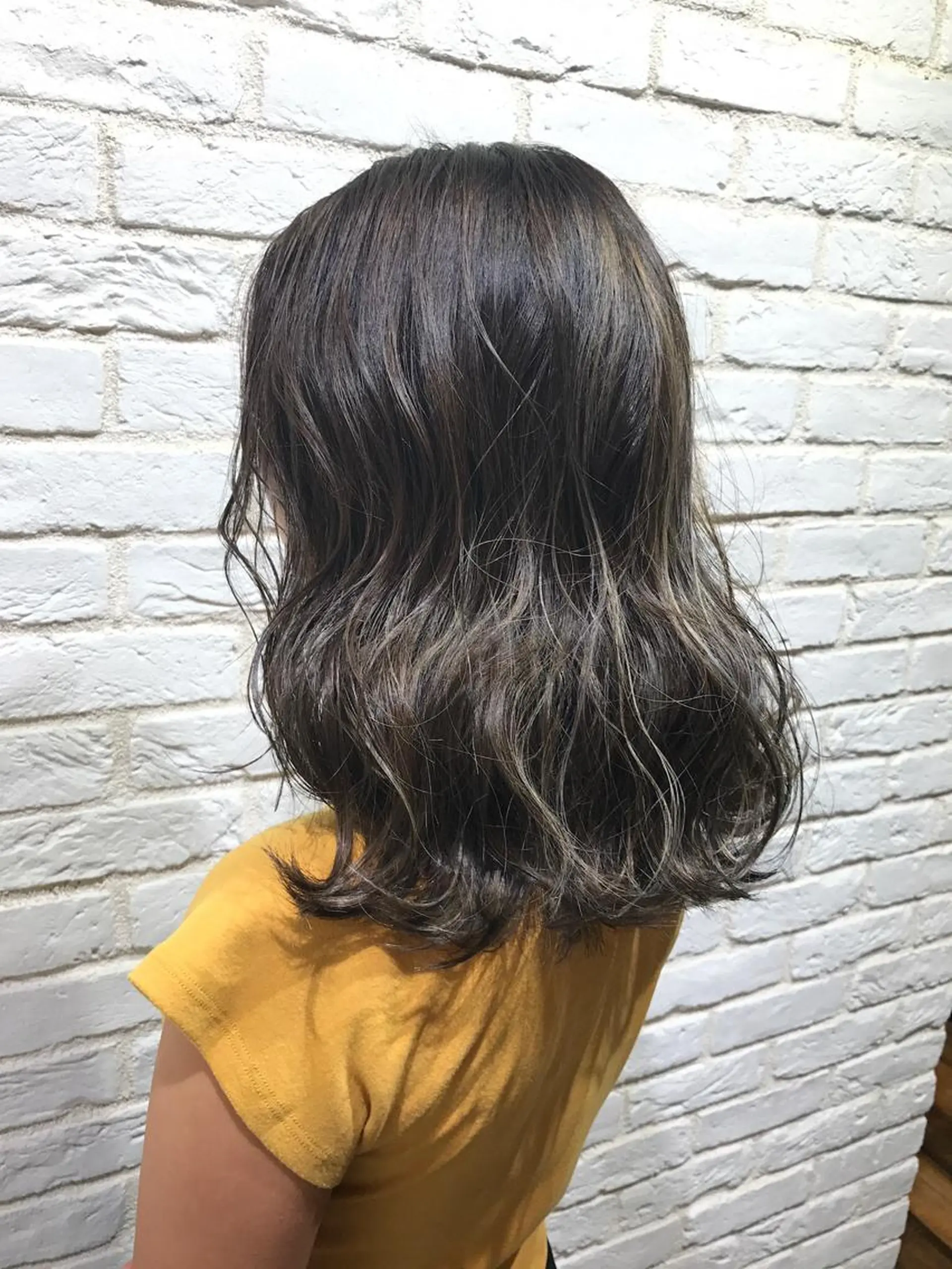 ミディアム カラー Neale. yumiのヘアスタイル