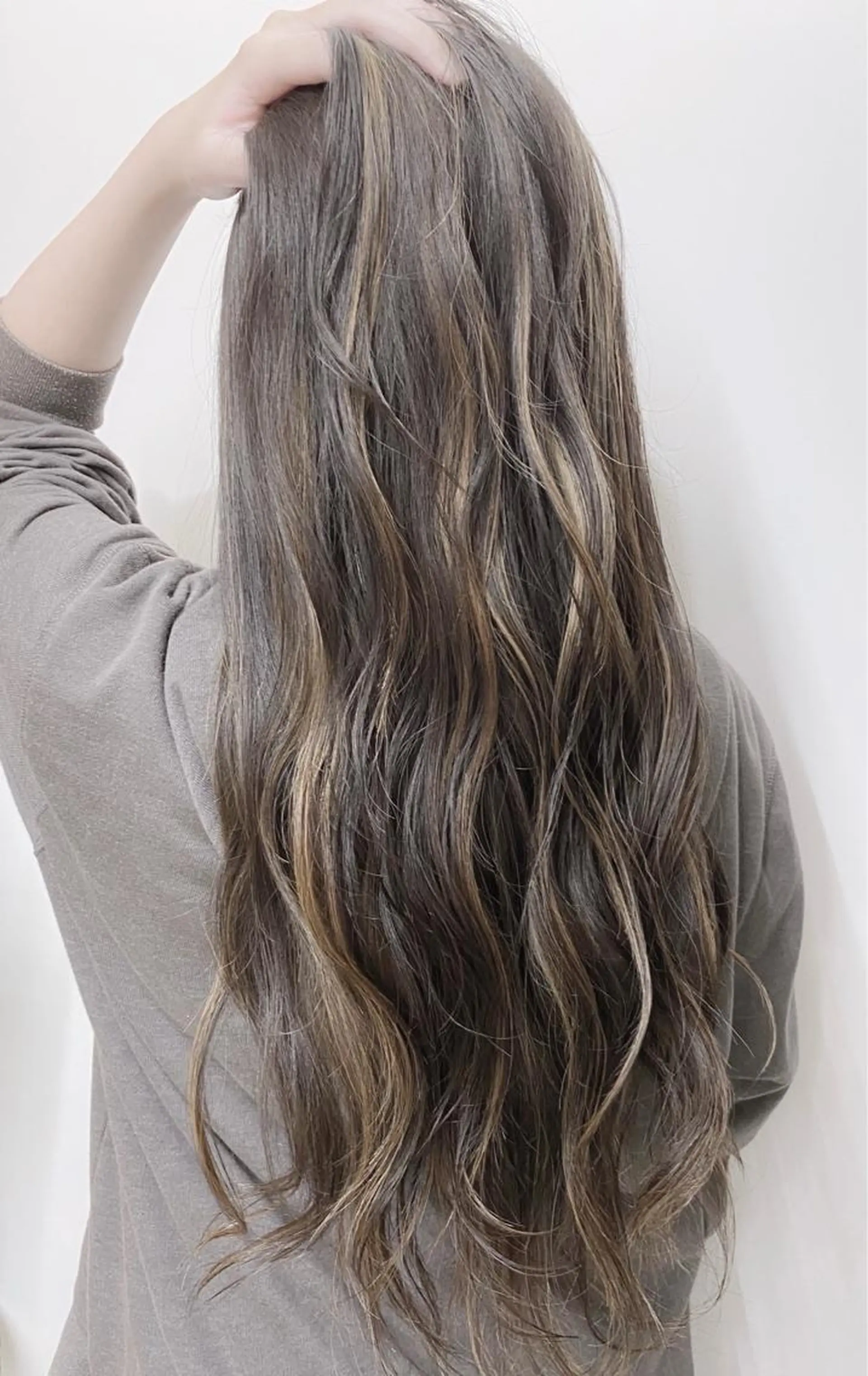 ロング カラー パーマ ヘアアレンジ バレイヤージュ ベージュカラー ブリーチ ケアブリーチ 透明感カラー ヘアカラー トリートメント 竹内ケンゴ🇰🇷 EIGHT藤沢のヘアスタイル