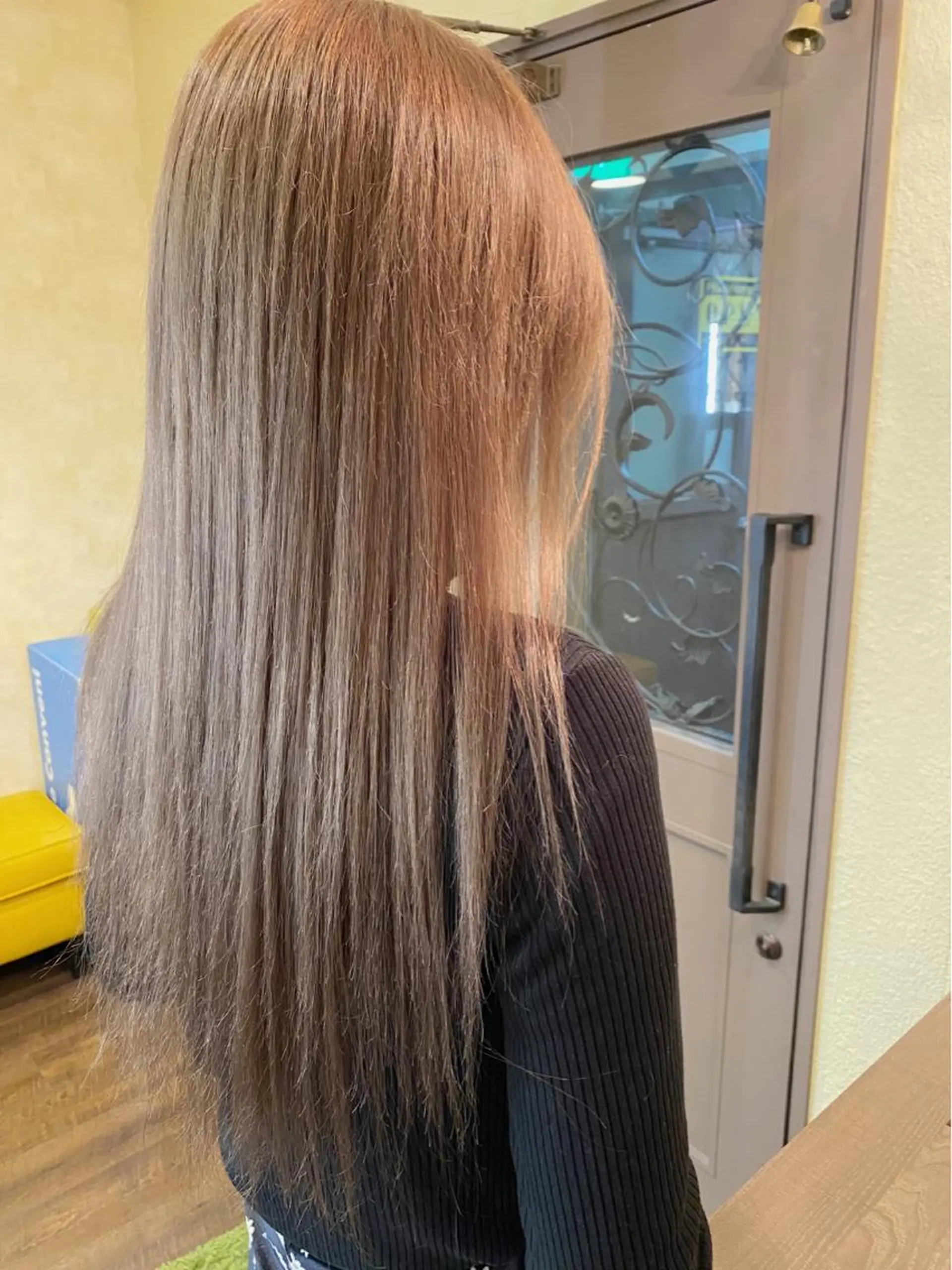 ロング カラー ベージュカラー ハイトーンカラー ハイトーンベージュ ヘアカラー トリートメント 田井中 悠紀のヘアスタイル
