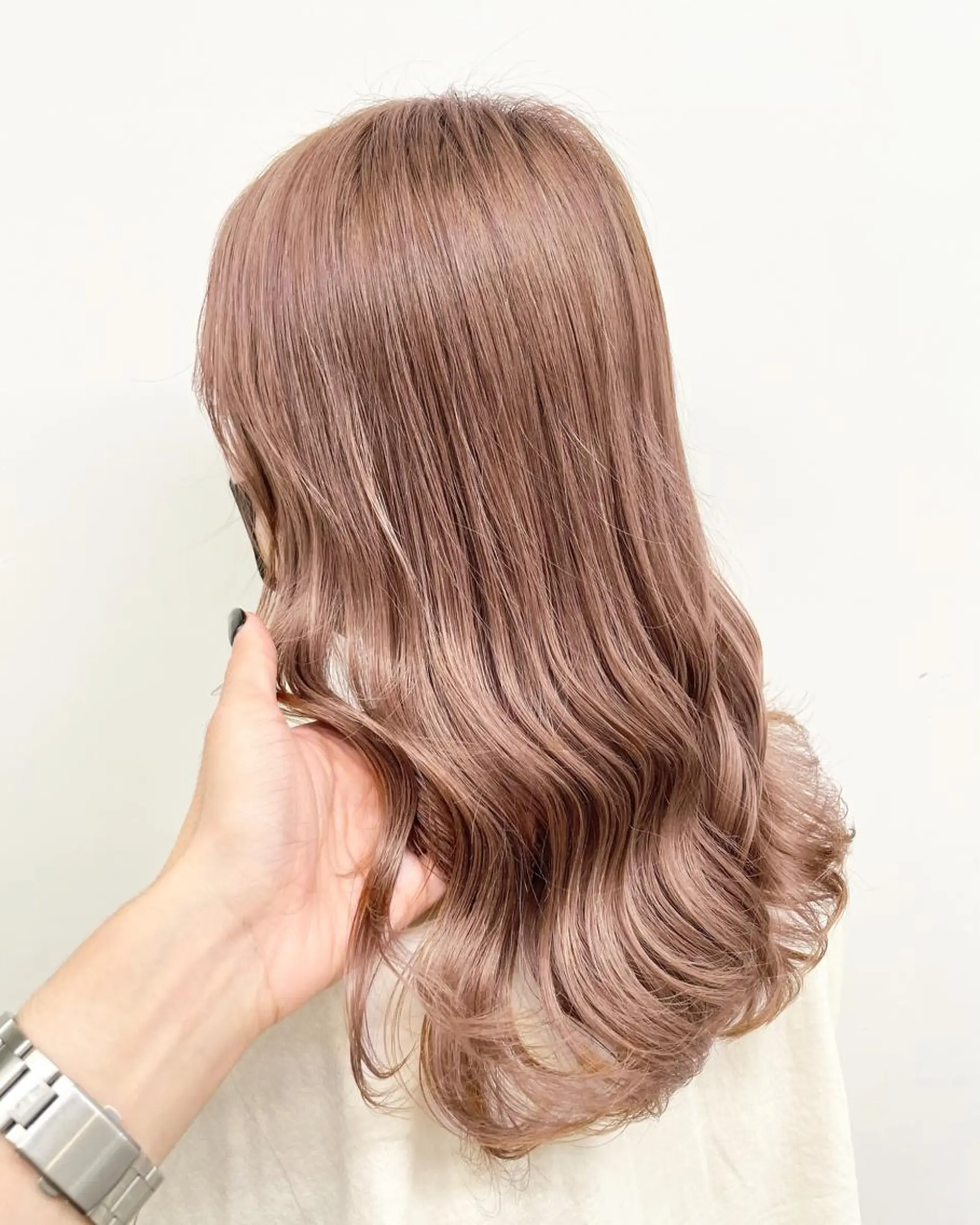 セミロング カラー 🩵ハイトーン 美咲🩵のヘアスタイル