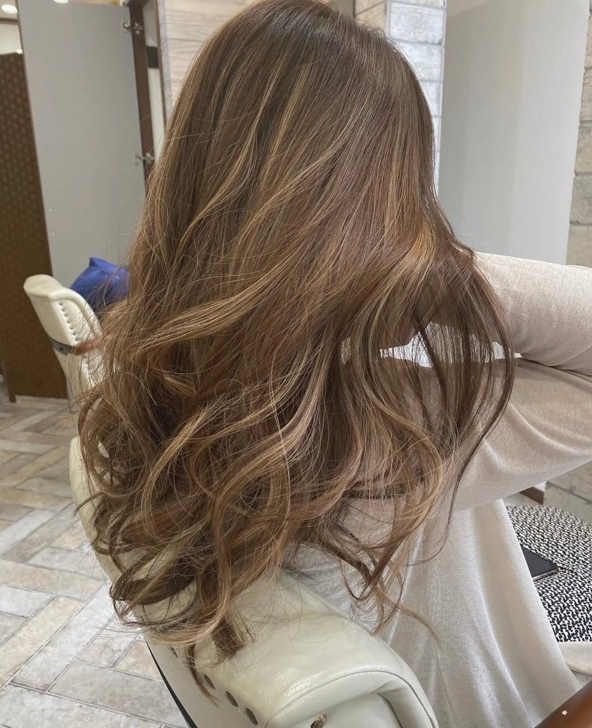 カラー パーマ ヘアアレンジ キッズ メンズ ネイル マツエク・マツパ アイブロウ メンズバレイヤージュ メンズブリーチ フェードカット メンズハイライト メンズハイトーン ヘアカラー トリートメント 髪質改善🇰🇷 レイヤーカット/梅田のヘアスタイル