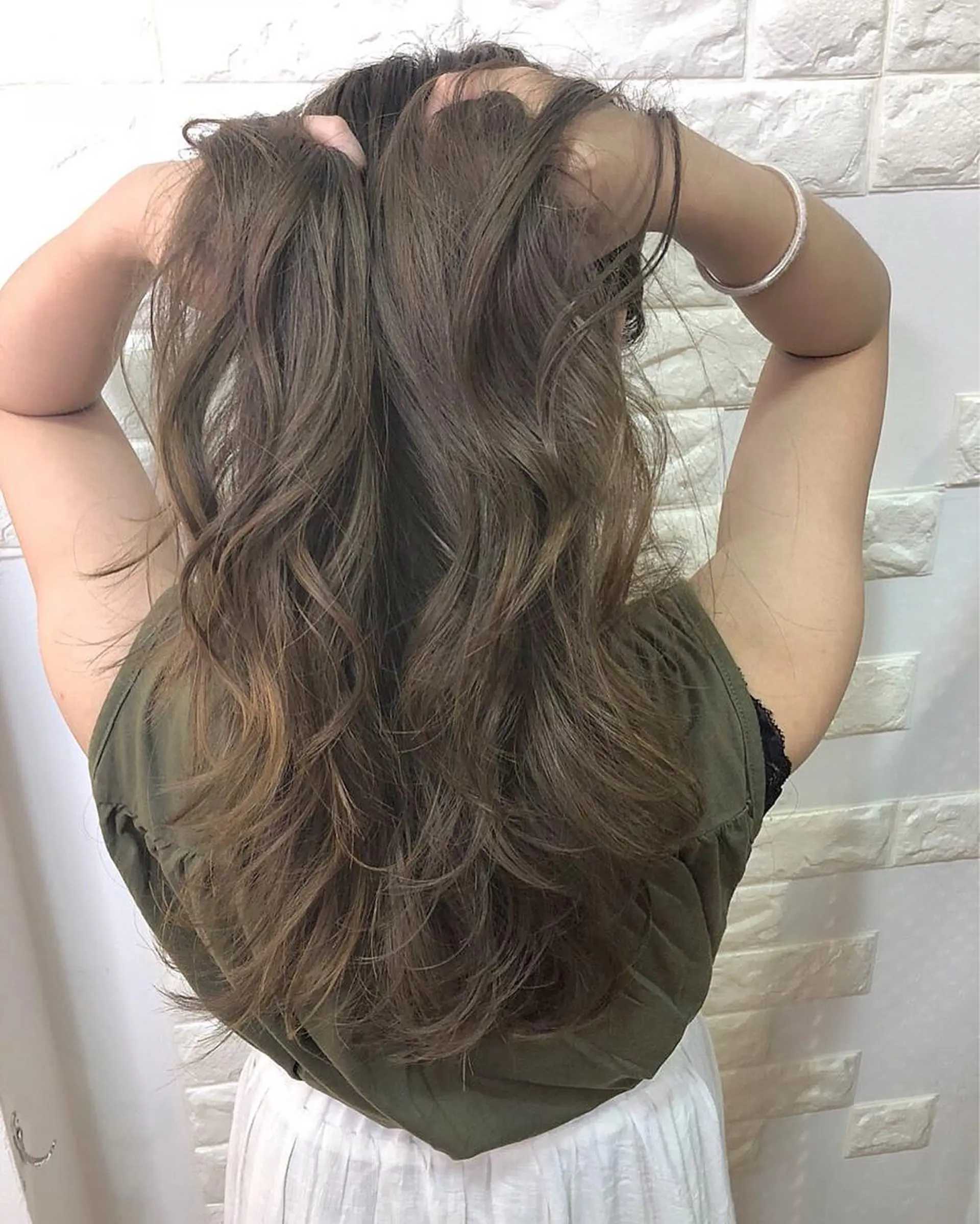 ロング カラー ベージュカラー ハイライトカラー ハイライト 横浜ブリーチムラ直し ハイトーン/ブリーチのヘアスタイル