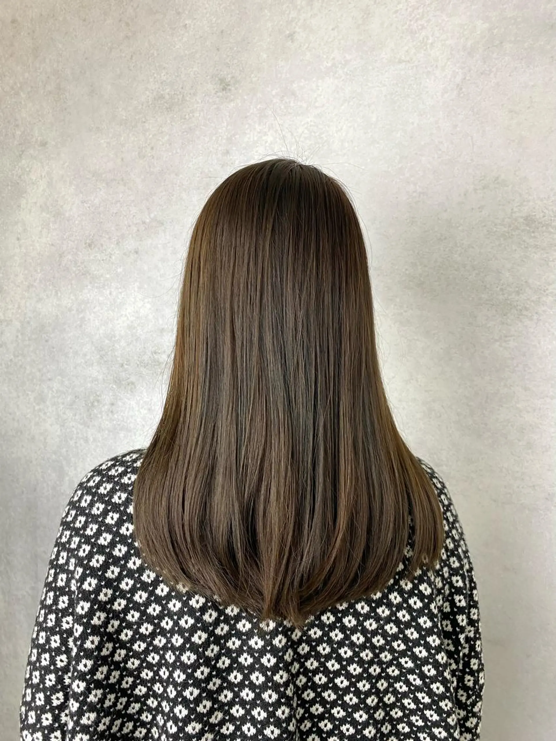 ミディアム カラー グレージュ オリーブカラー オリーブグレージュ オリーブグレー 髪質改善 統括マネージャー/ 髪のドクター/前原悟のヘアスタイル