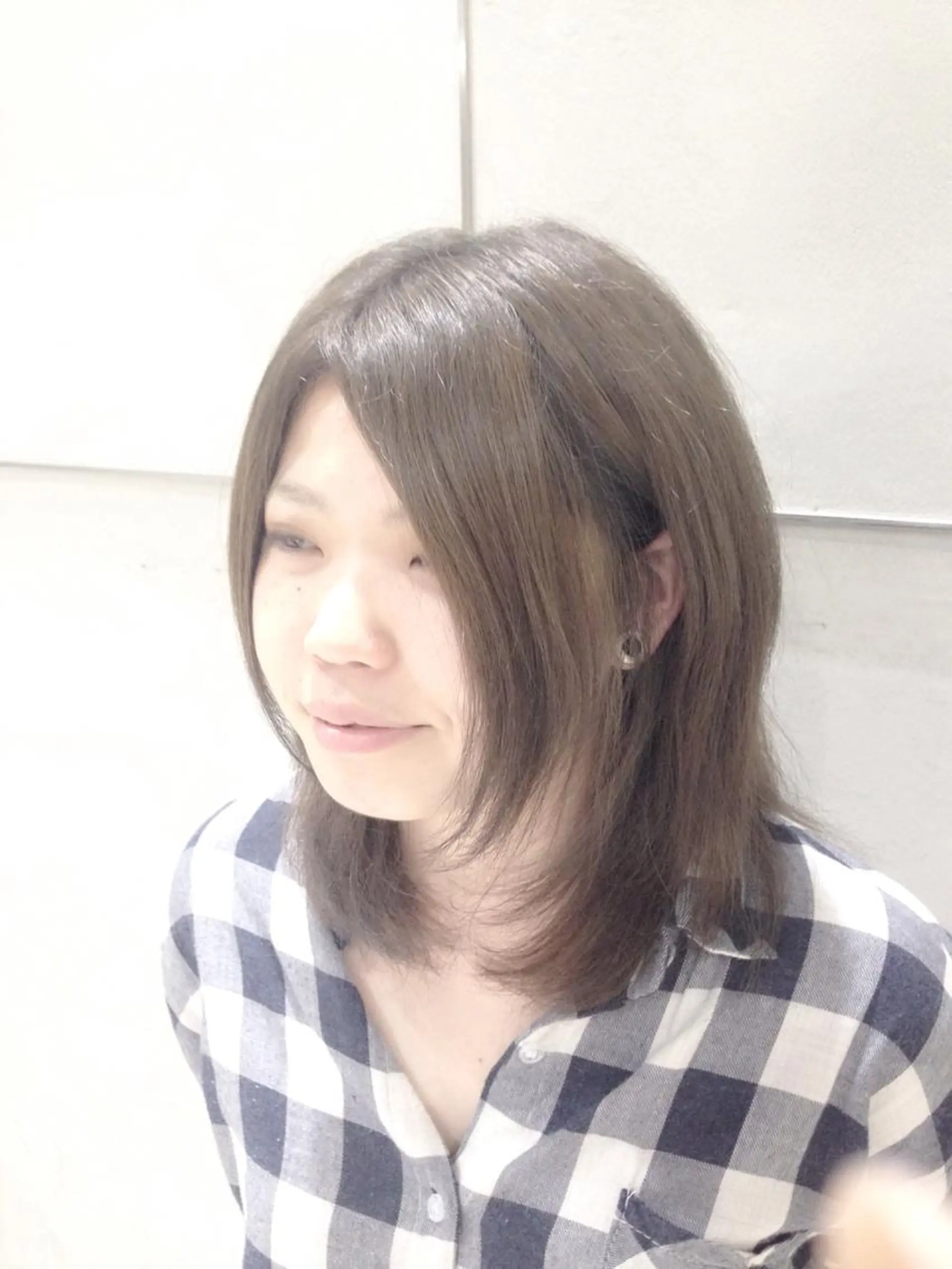 ミディアム カラー アッシュ アッシュグレー ブリーチ ダブルカラー 片山 千晴のヘアスタイル