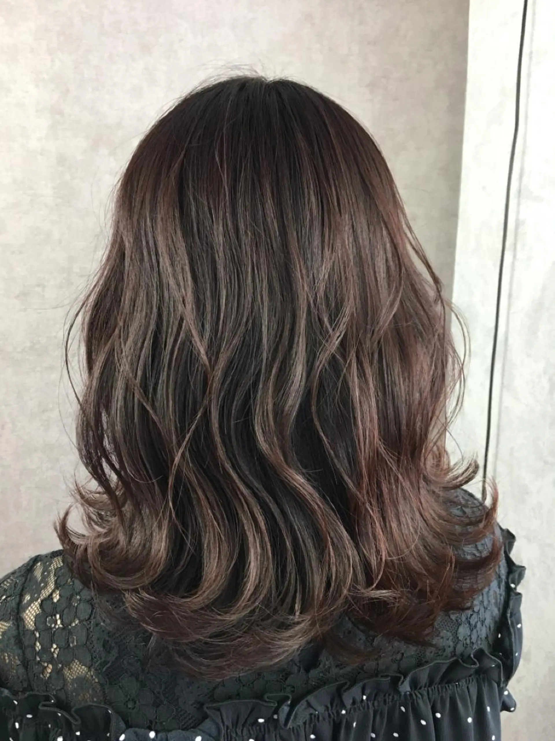 セミロング カラー ツイストスパイラル パーマ🟡KYOUのヘアスタイル