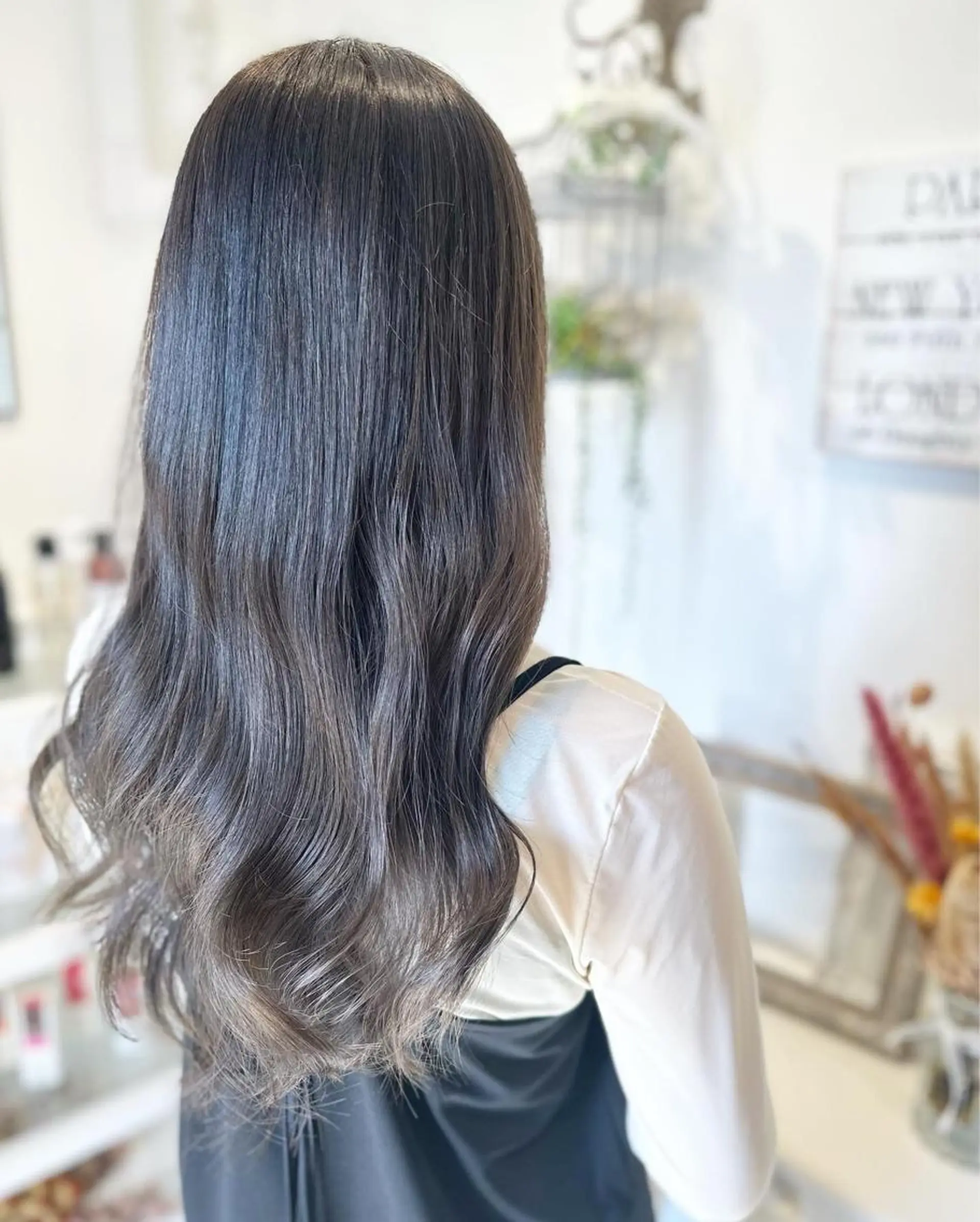 ロング カラー ブリーチ カット ヘアカラー トリートメント 荒木 ひろかのヘアスタイル