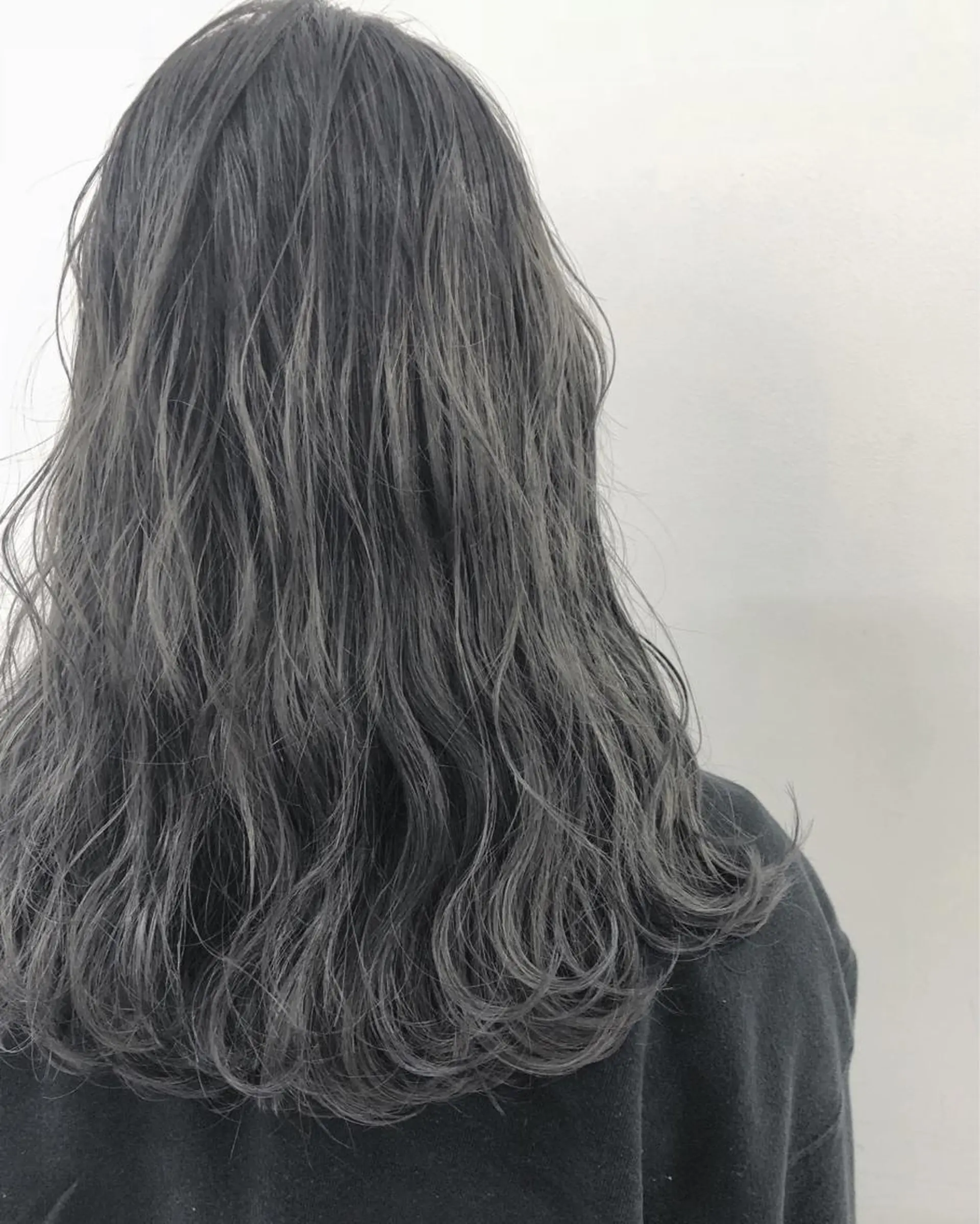 セミロング カラー ニシオカ タクヤのヘアスタイル