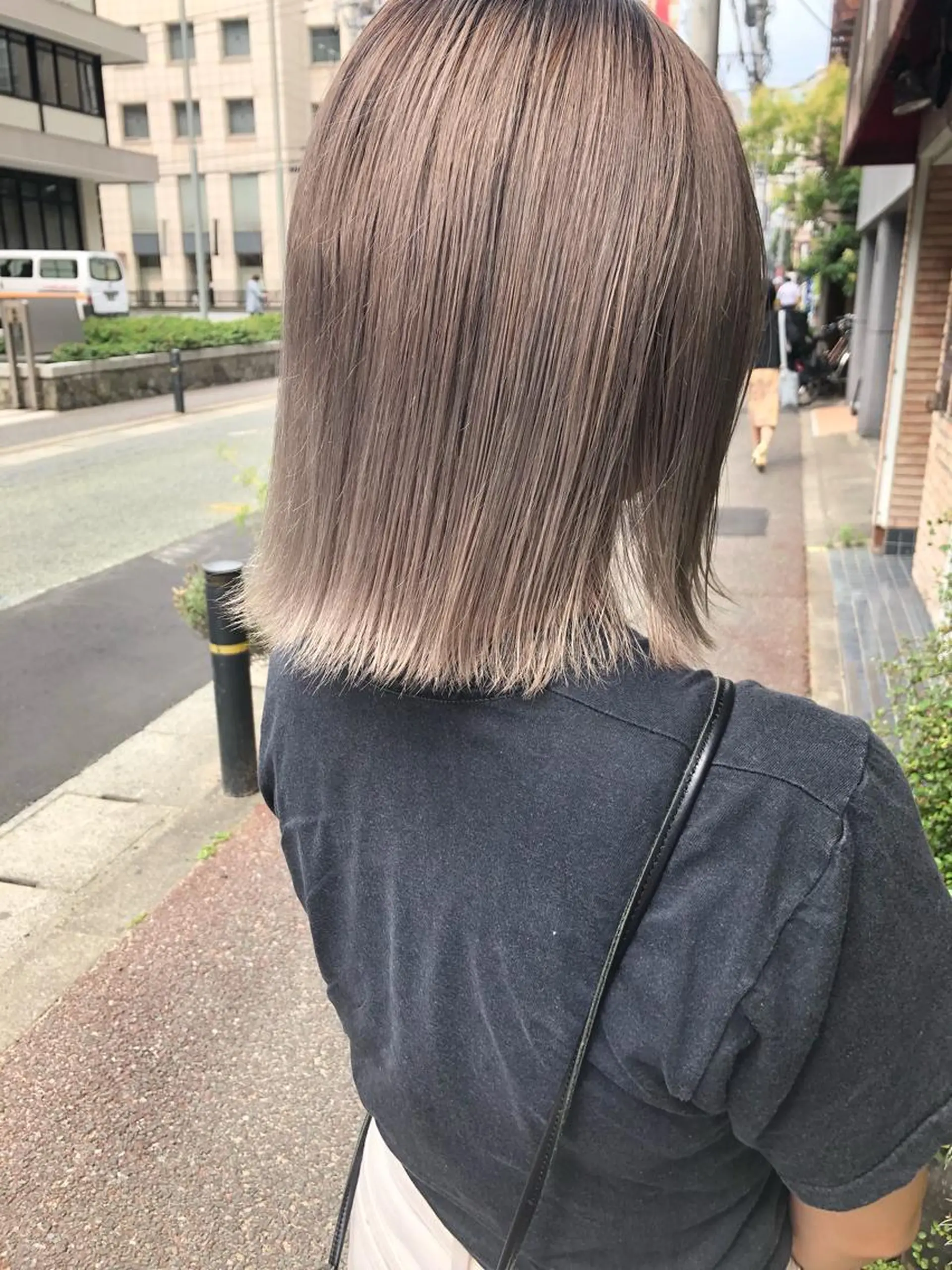 ミディアム カラー ブリーチ ケアブリーチ ハイトーンカラー シルバー Pia hair Design Yakuin所属・Pia ツボイ ケイタのヘアスタイル