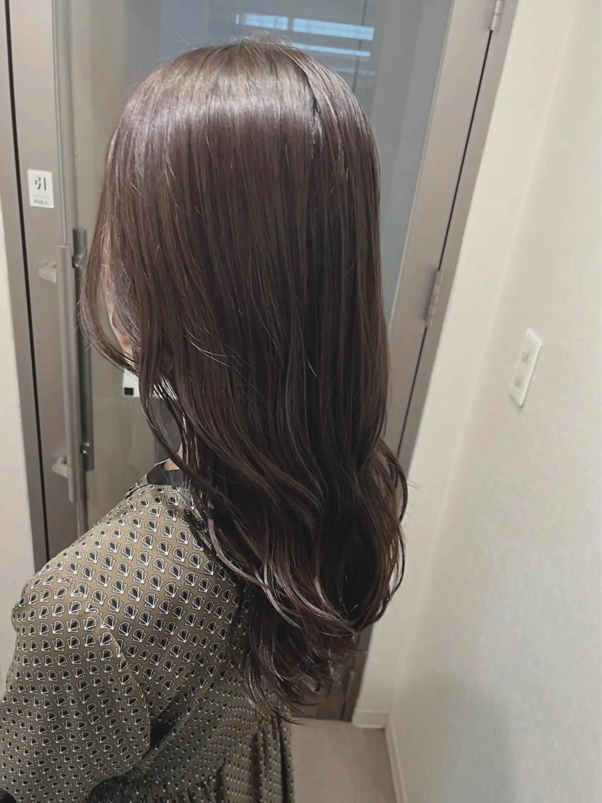 ロング レイヤーカット カット ヘアカラー トリートメント ヘアセット 縮毛矯正✨グレー ジュカラー✨MOEのヘアスタイル