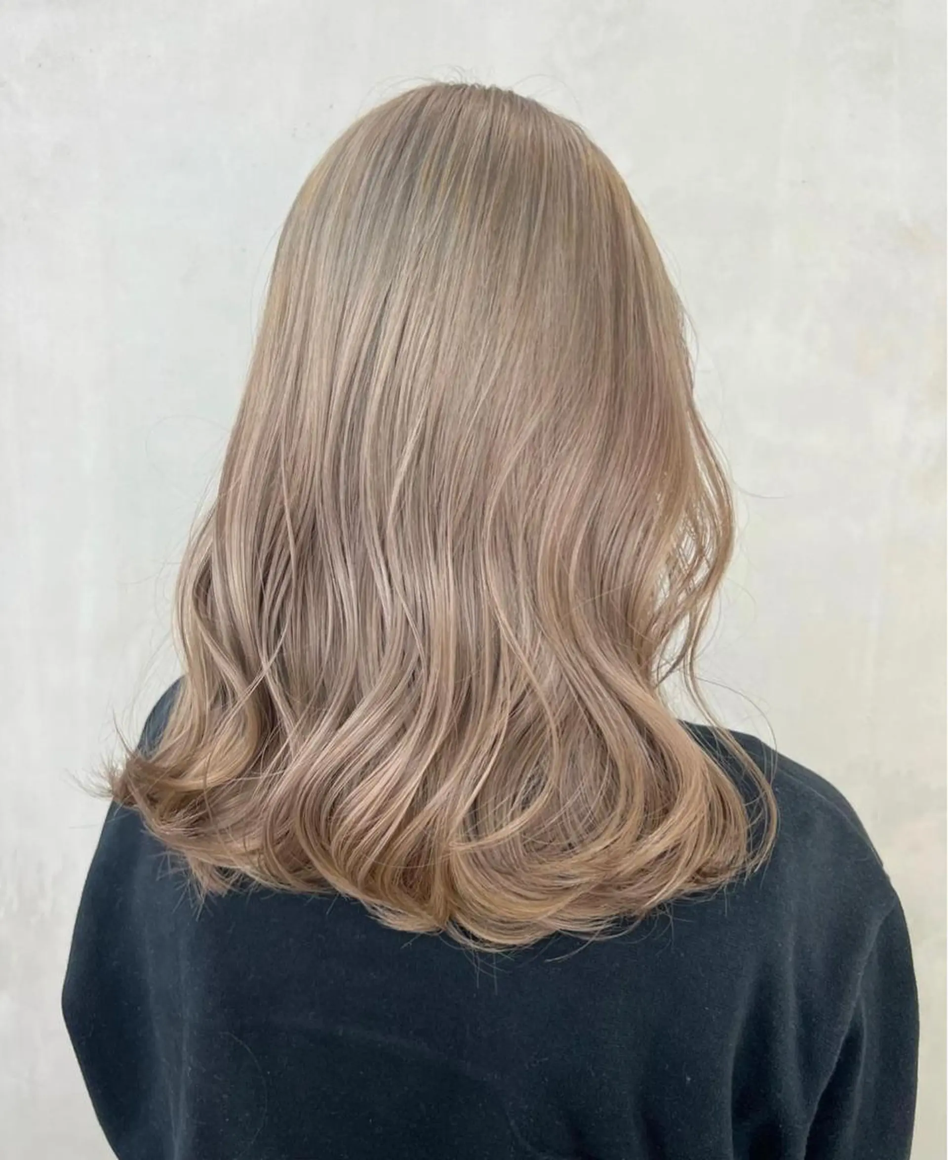 セミロング カラー ベージュカラー ブリーチ ミルクティーベージュ 透明感カラー🌿 藤沢Lina ななよのヘアスタイル