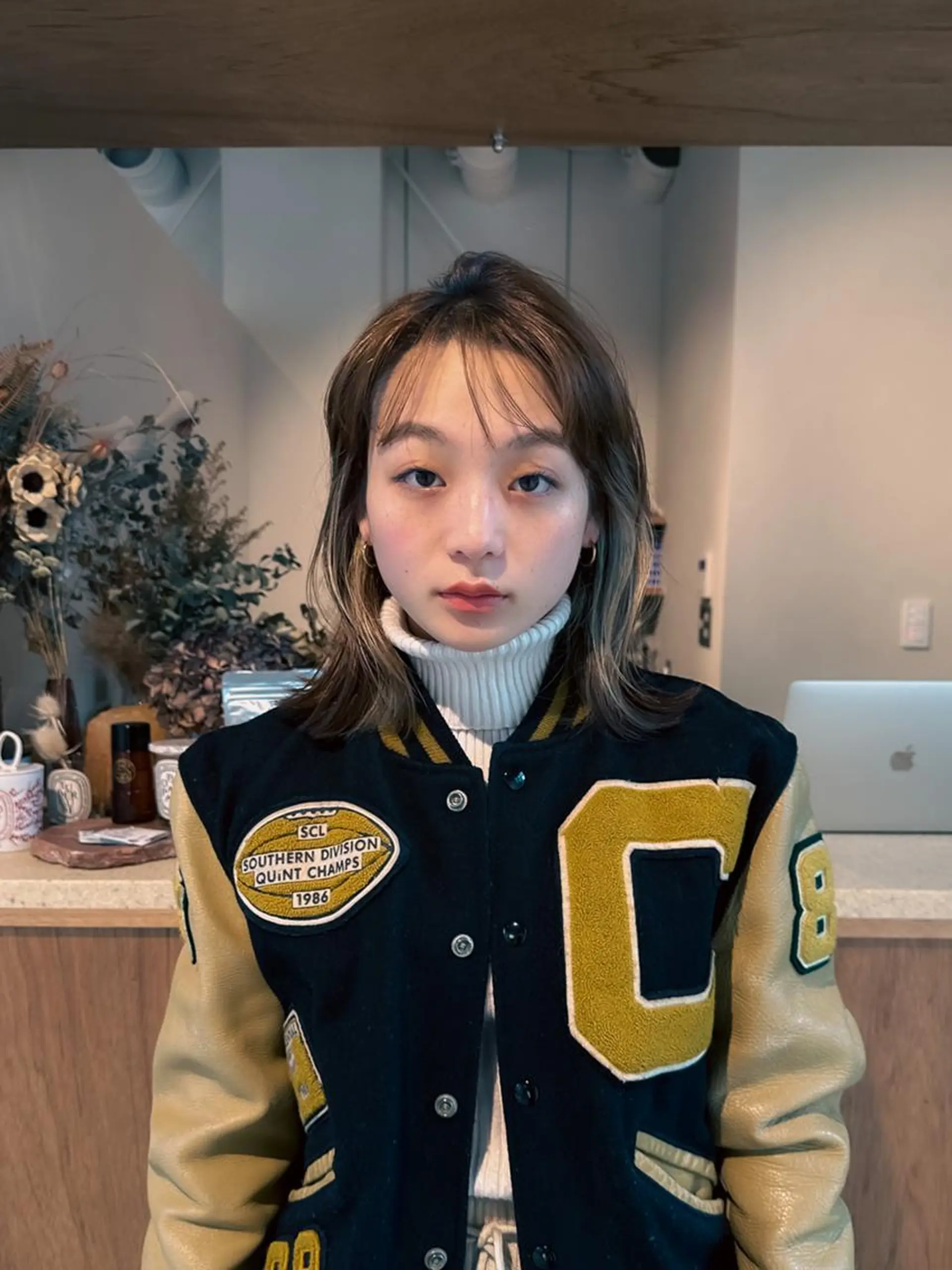 ミディアム 五屋 美咲のヘアスタイル