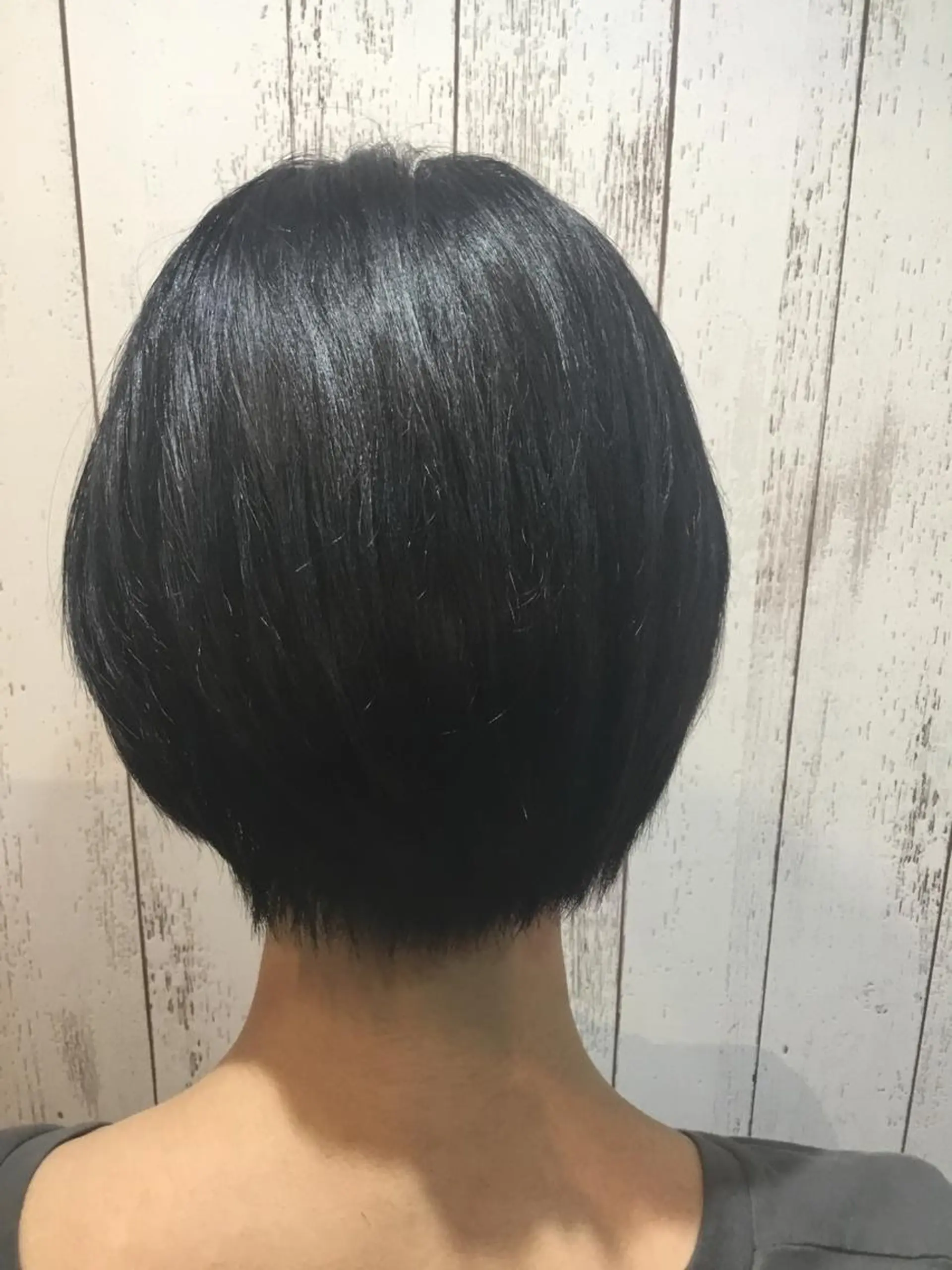 ショート カラー embrace エンブレイスのヘアスタイル