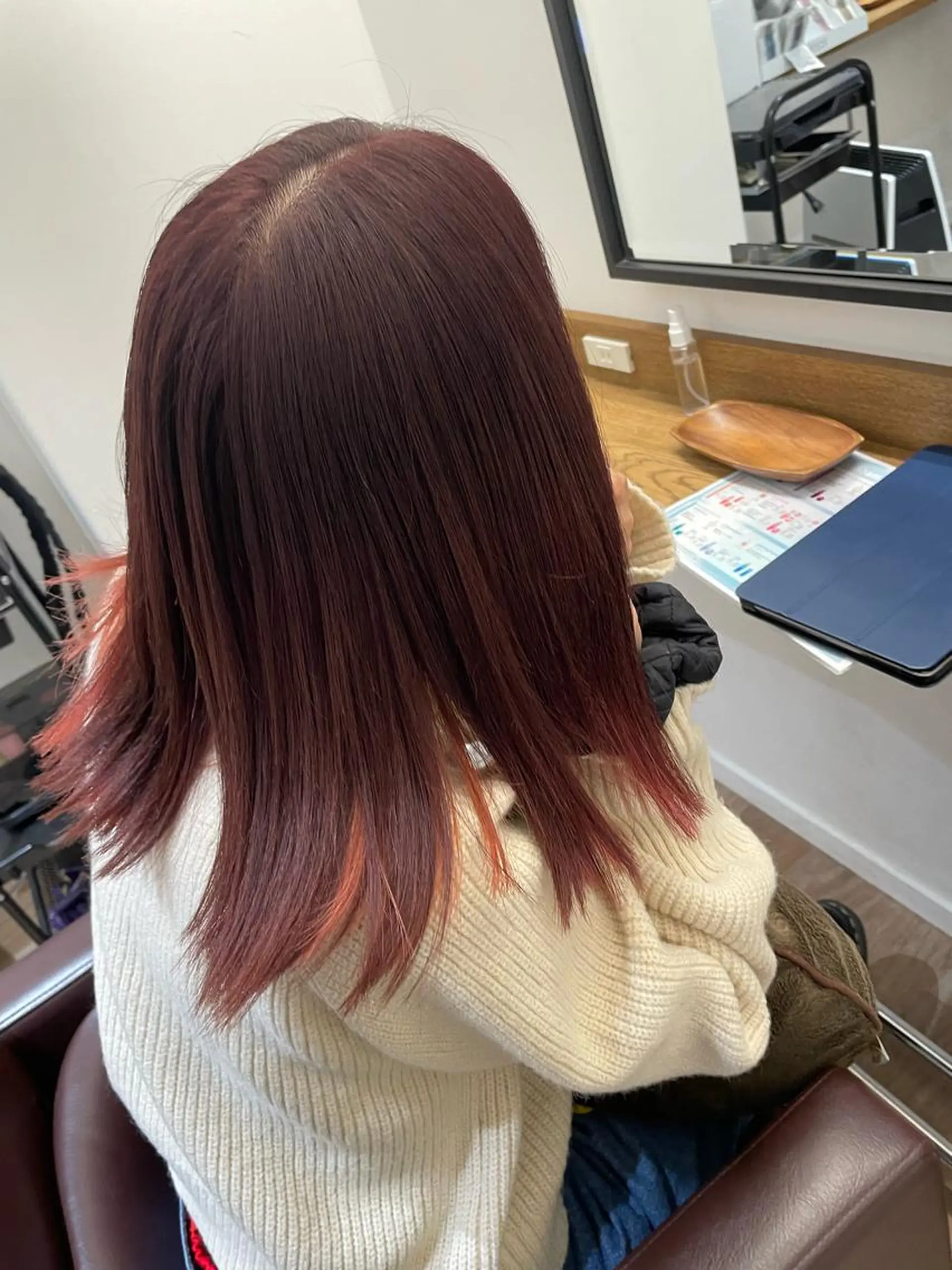 カラー 栗林 茉那のヘアスタイル