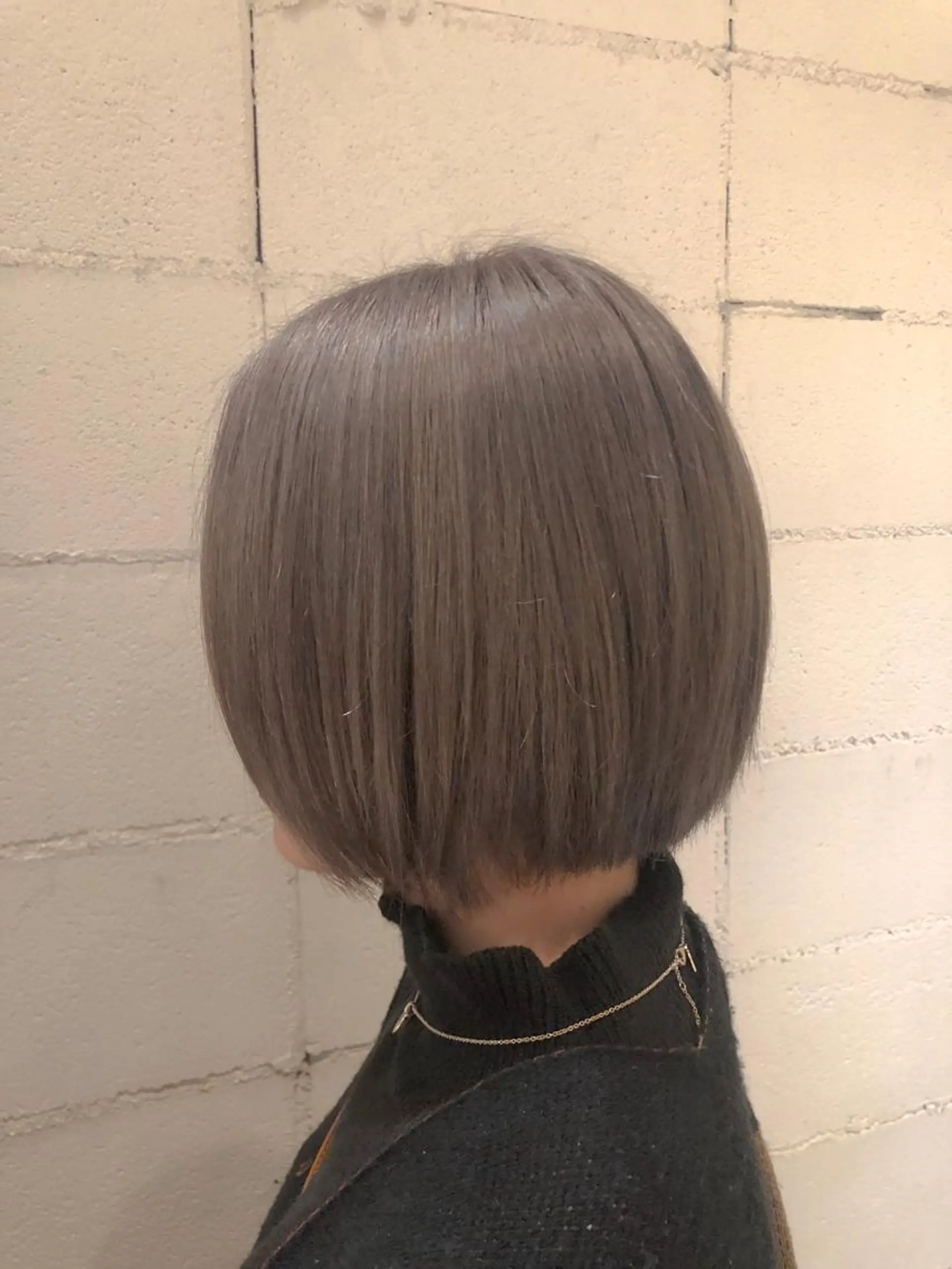 ショート カラー ベージュカラー ブリーチ ひろせ かなのヘアスタイル