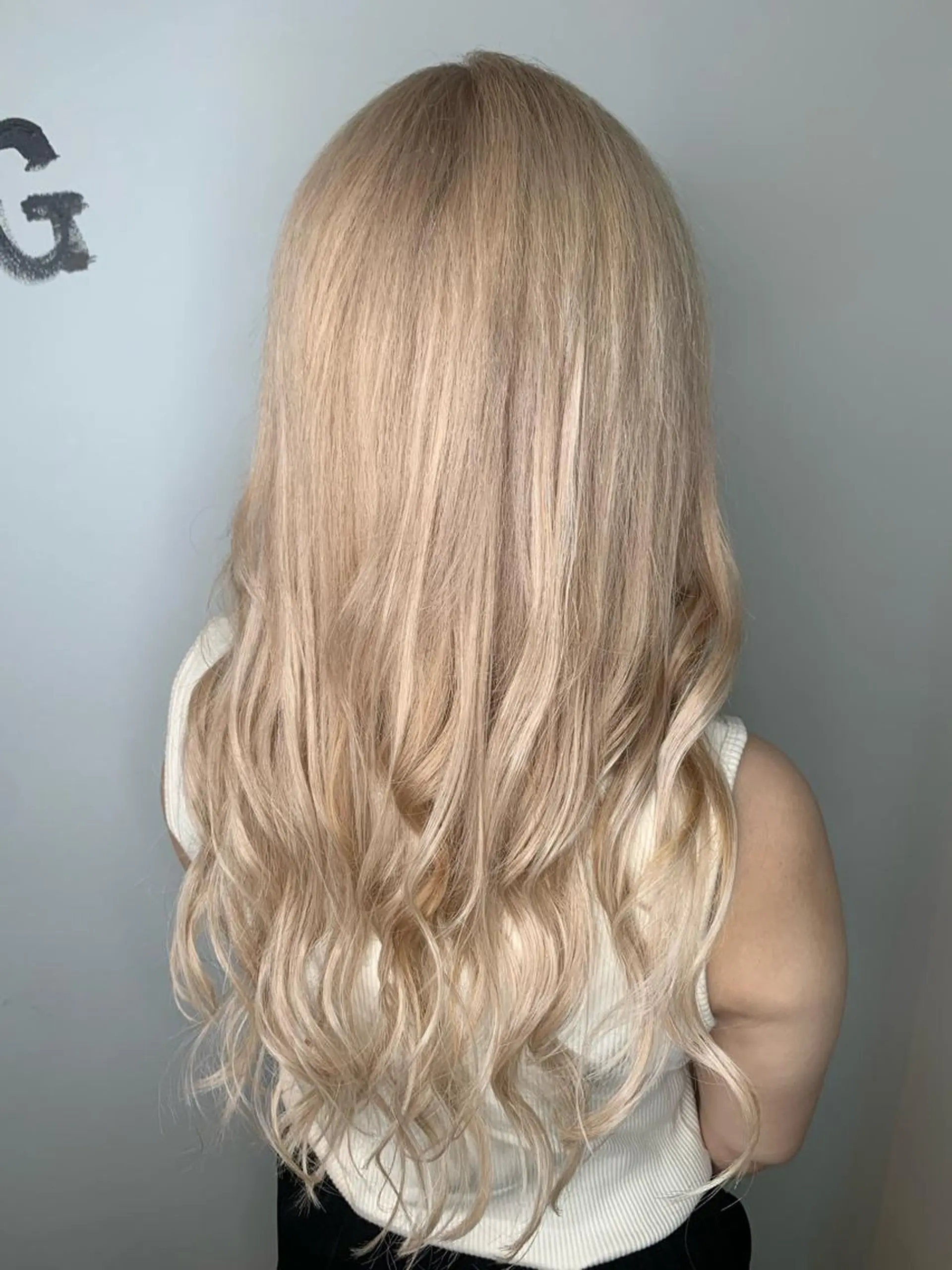 ロング カラー ブリーチ ブロンド エクステ ヘアカラー トリートメント エクステ 小笠原 菜緒のヘアスタイル