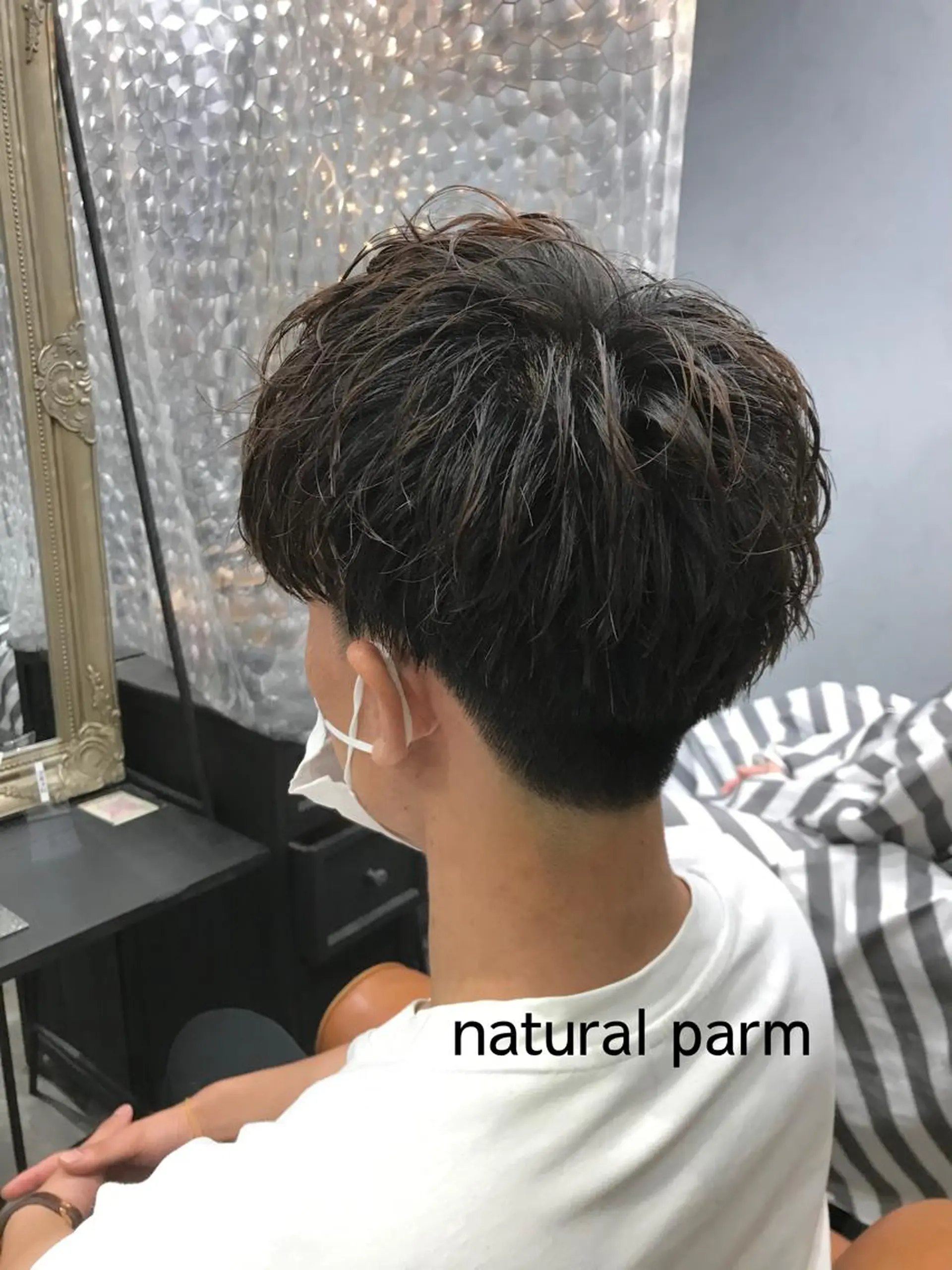 ショート パーマ メンズ メンズブリーチ センターパート フェードカット マッシュ メンズパーマ カット パーマ メンズカット/パーマ Yoshiのヘアスタイル