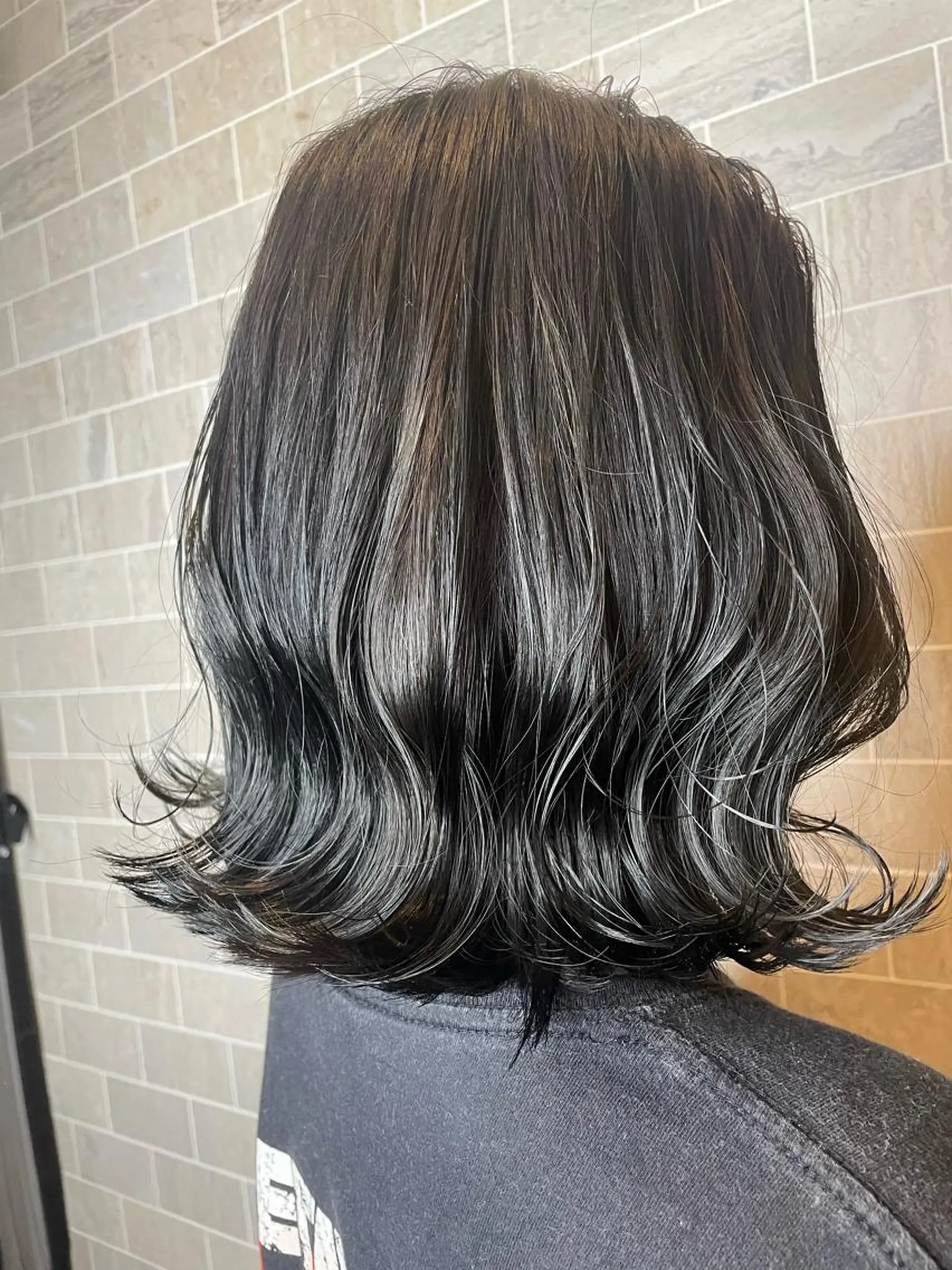 ミディアム 柳井 瑠菜のヘアスタイル