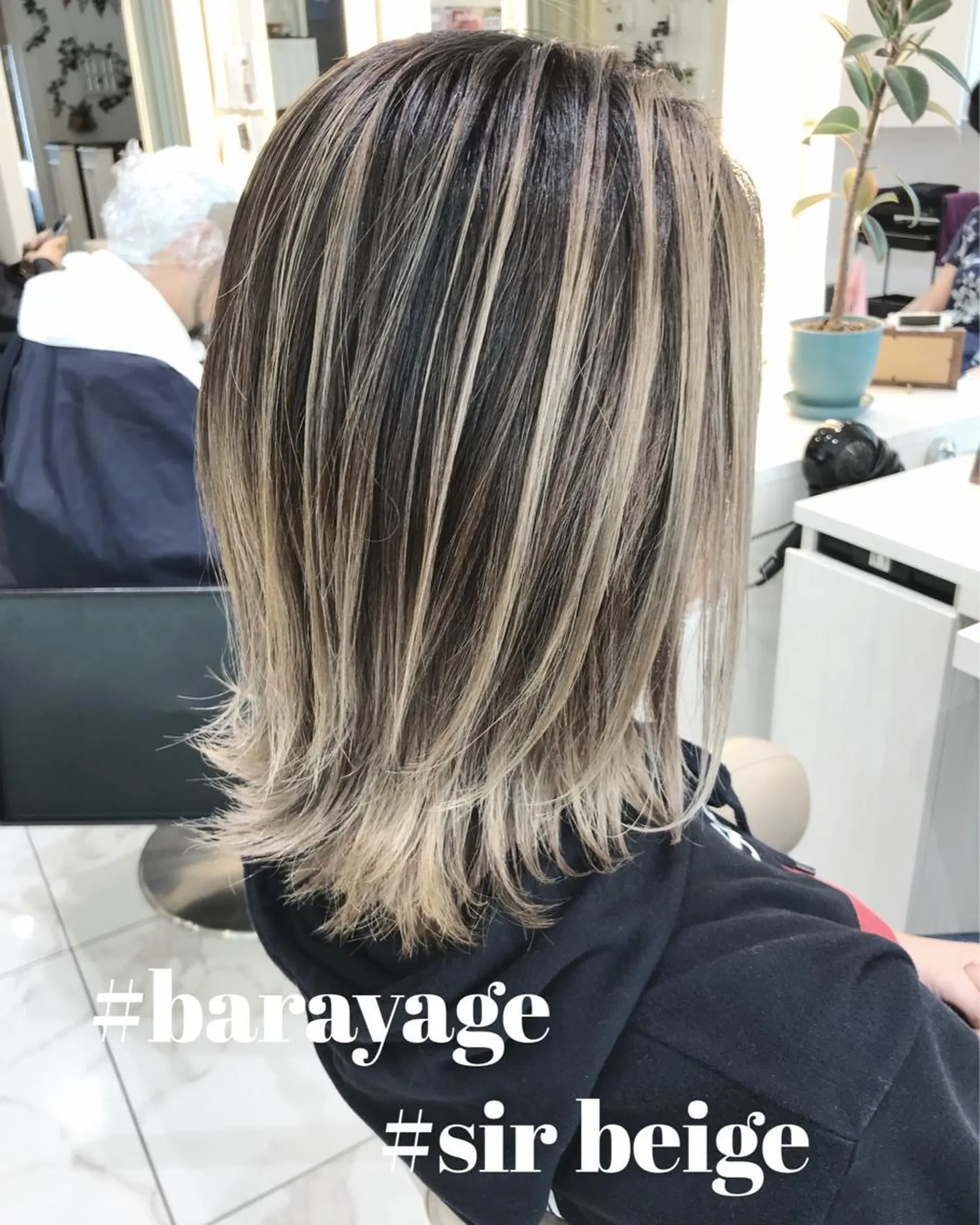 ミディアム カラー バレイヤージュ ベージュカラー レイヤーカット カット ヘアカラー 山崎俊輔/髪質改善 /バレイヤージュのヘアスタイル