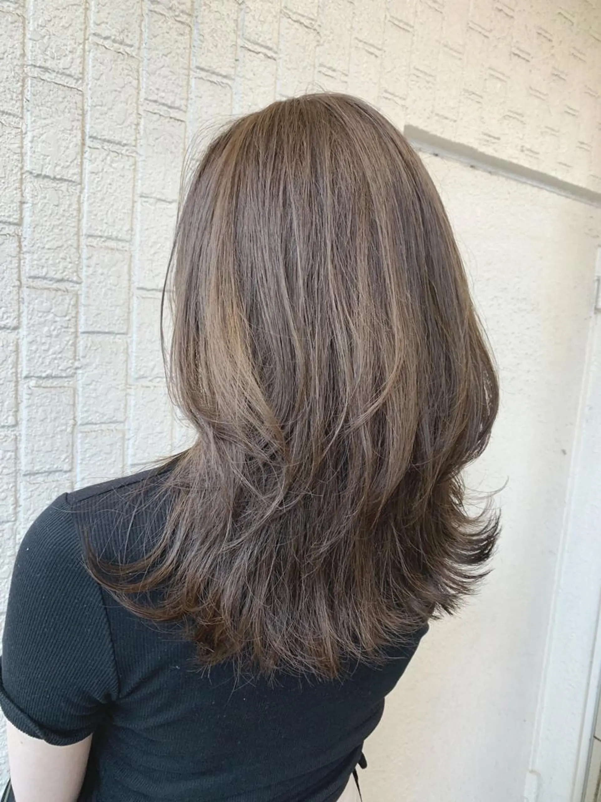 セミロング カラー 嶋村夏実🌼レイヤー 🌸白髪ぼかしのヘアスタイル