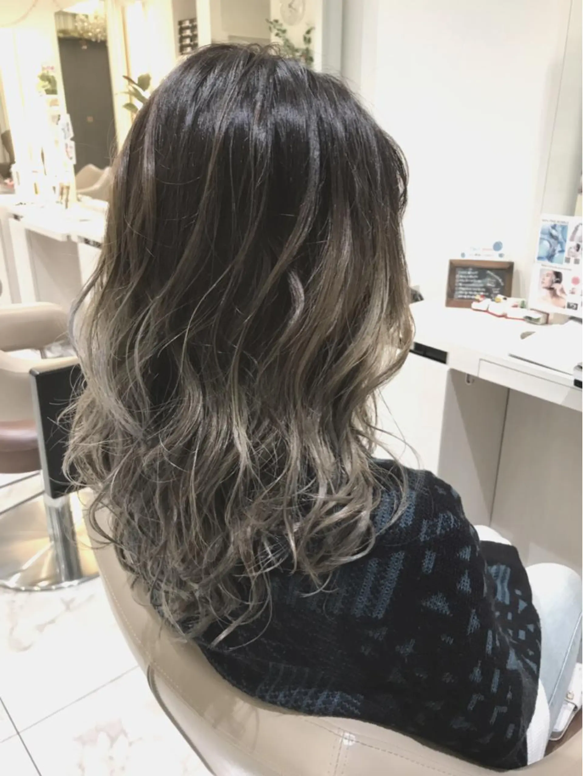 セミロング カラー グラデーションカラー グレージュ ハイライトカラー ハイライト 山崎俊輔/髪質改善 /バレイヤージュのヘアスタイル