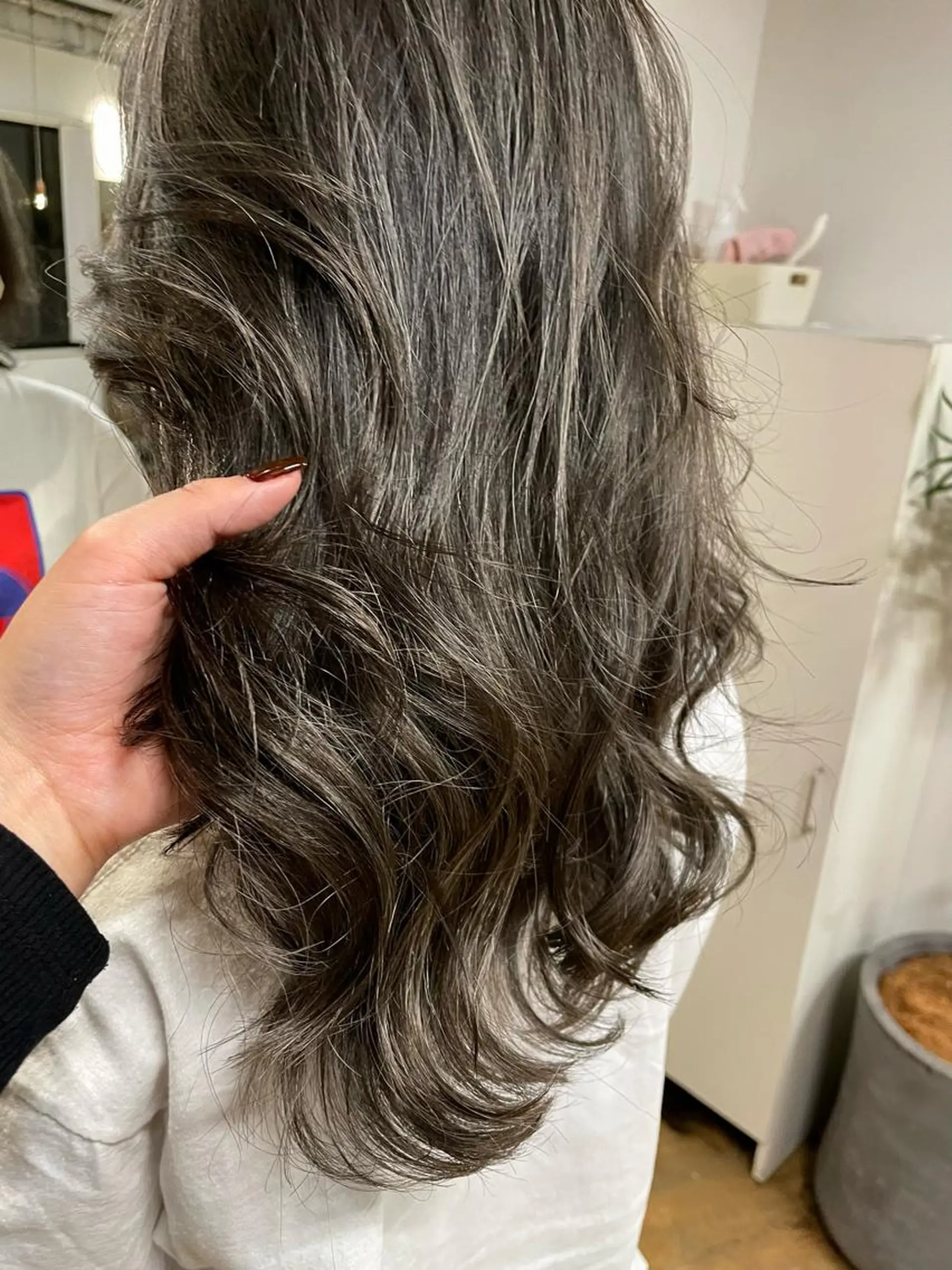 カラー ベージュカラー ハイライトカラー オリーブベージュ GOTODAYシェアサロン梅田店所属・まな カラー、メンズパーマのヘアスタイル