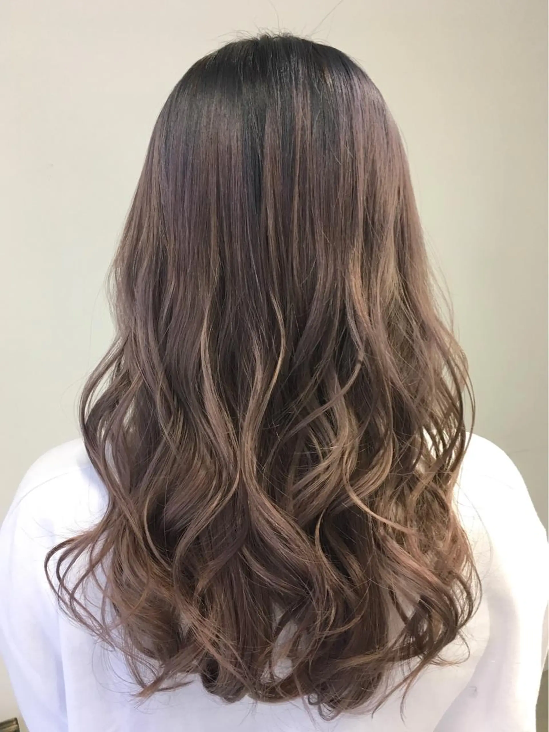 ロング カラー グラデーションカラー グレージュ ヘアカラー トリートメント ヘッドスパ ヘアセット go today shaire salon 本店所属・yoshi ☆のヘアスタイル