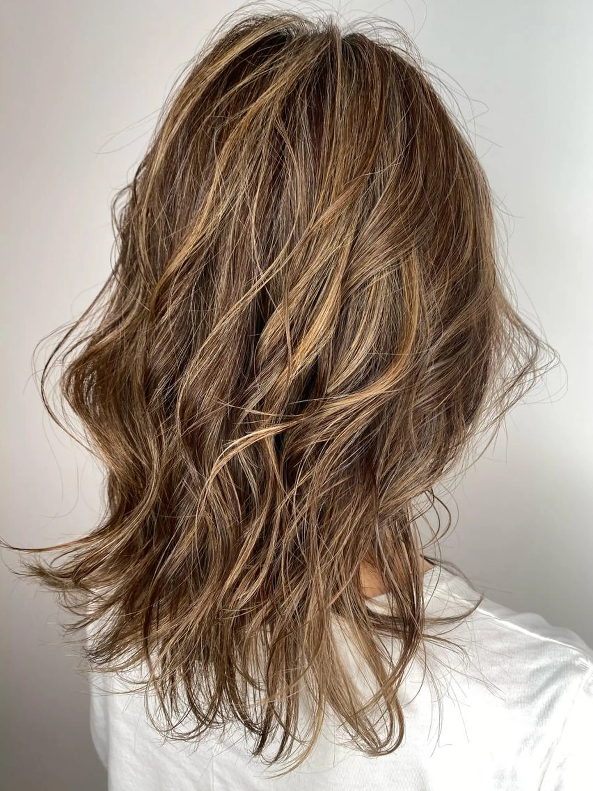 セミロング MONIQA原宿所属・デザインカラーウルフ 宙也のヘアスタイル