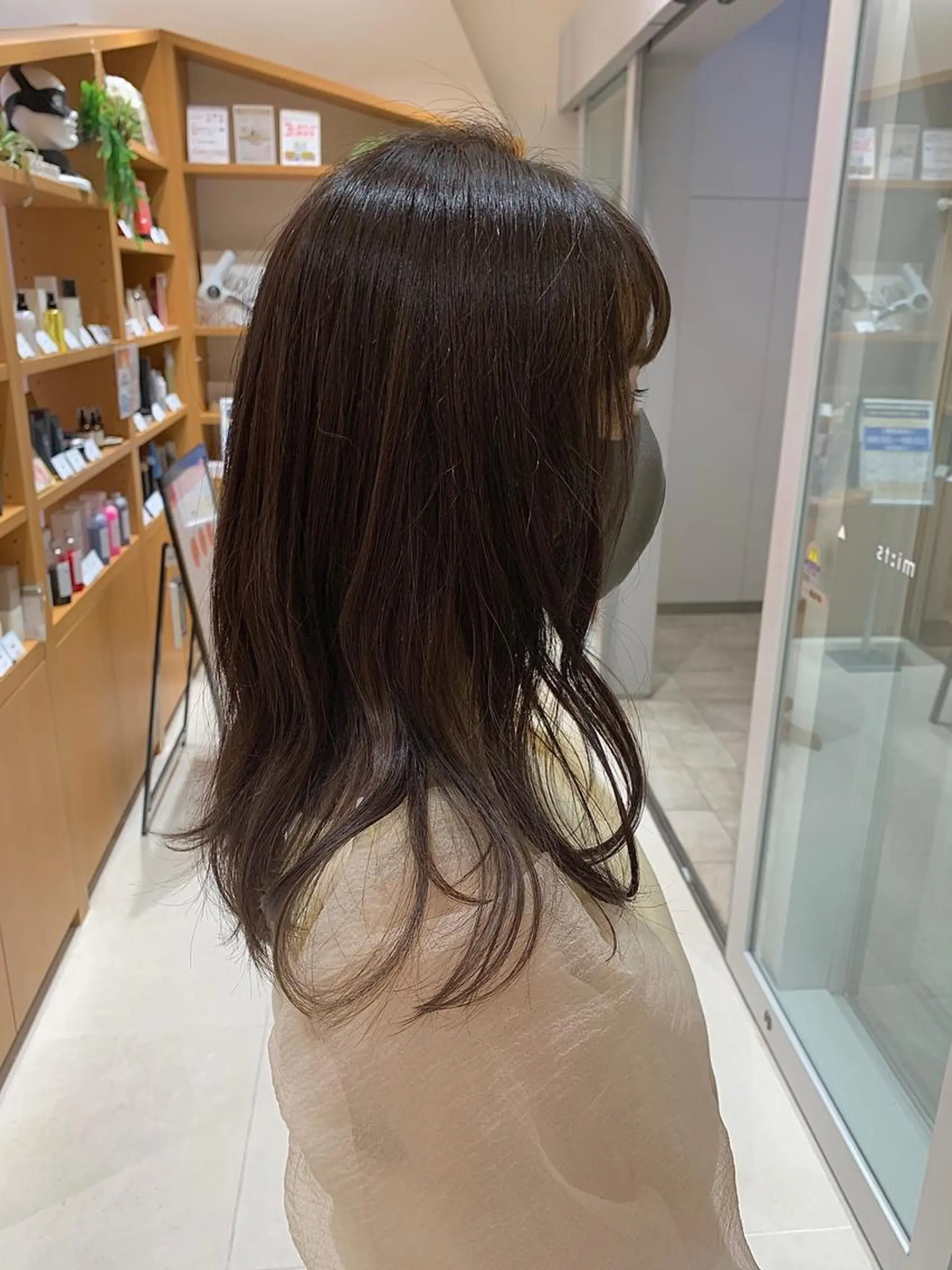 セミロング 下川 由貴のヘアスタイル
