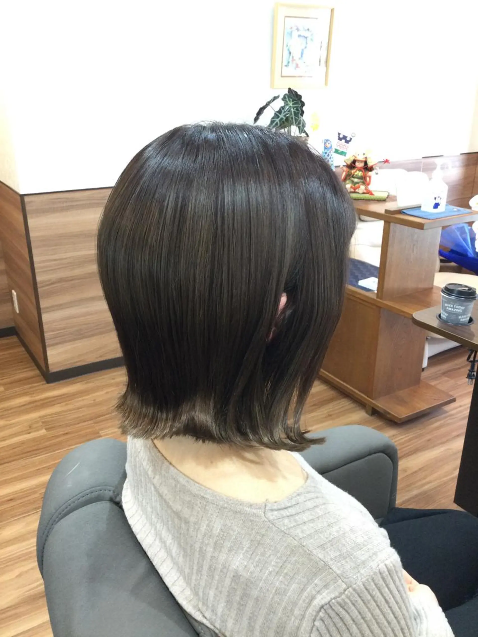 ミディアム カラー グレージュ Annon プライベートサロンのヘアスタイル