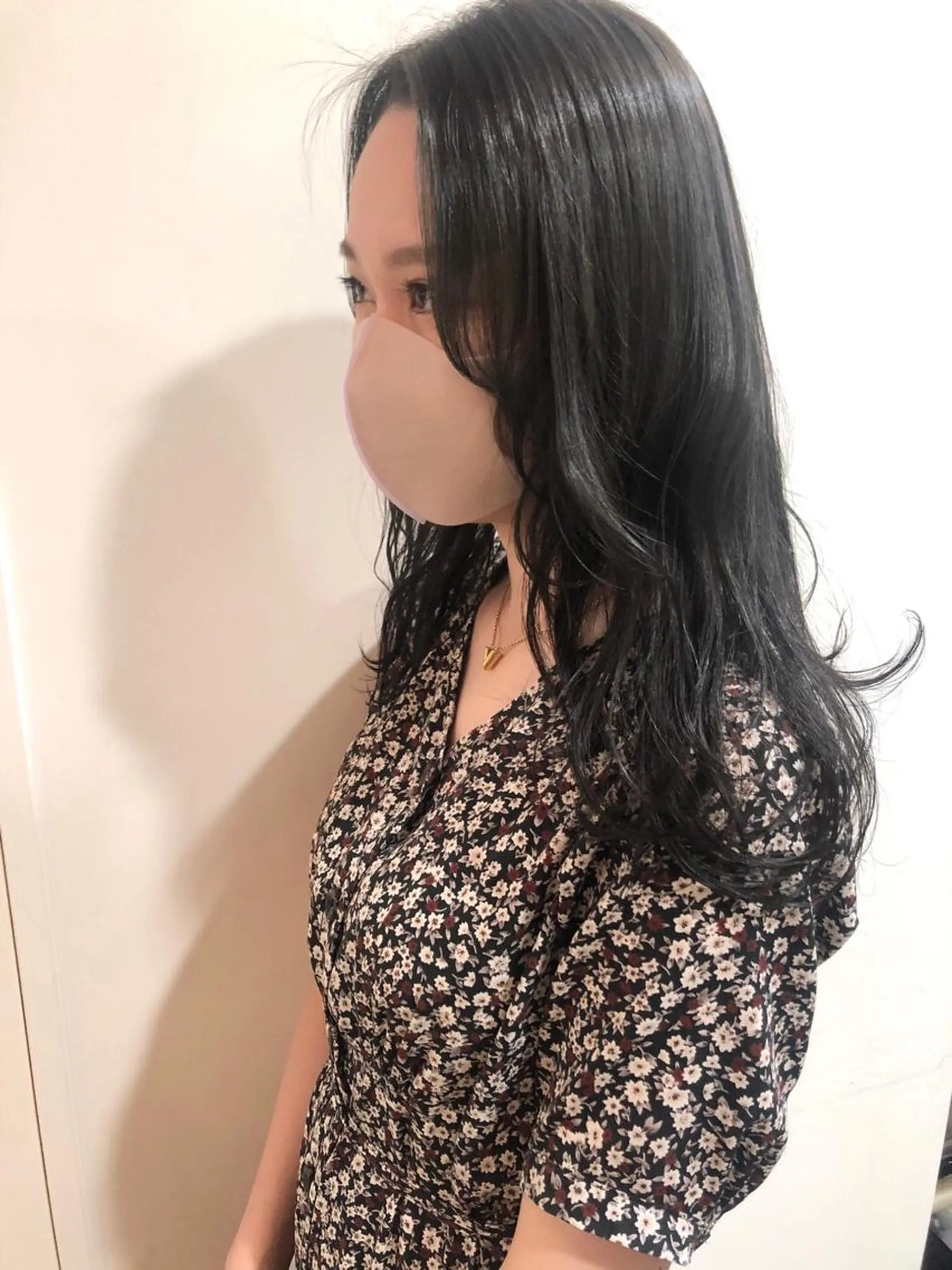 セミロング カラー カット ヘアカラー トリートメント MIOベージュカラー 柔らかいカラーのヘアスタイル