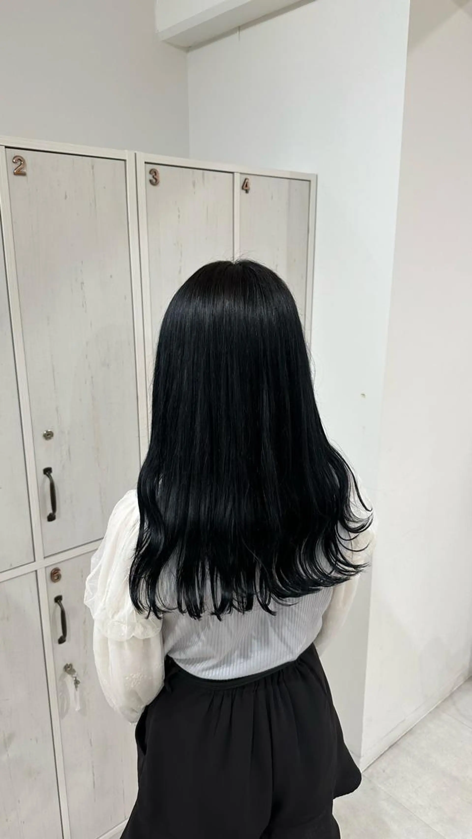 ロング カラー 黒髪 ブルーカラー ブルーブラック レイヤーカット/ 堺 健人のヘアスタイル