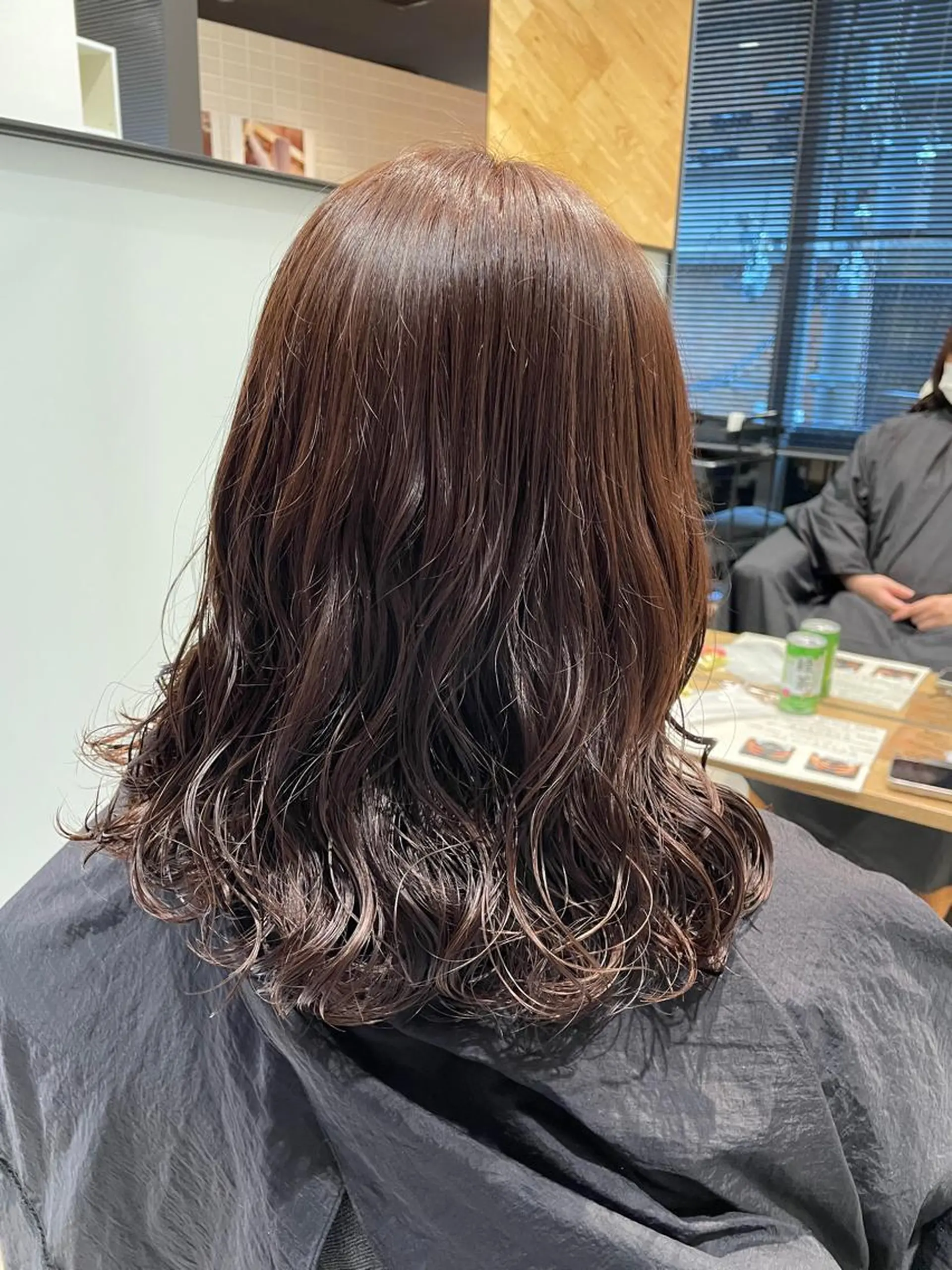 セミロング セミロングパーマ コトネ🫧 韓国風レイヤーカットのヘアスタイル