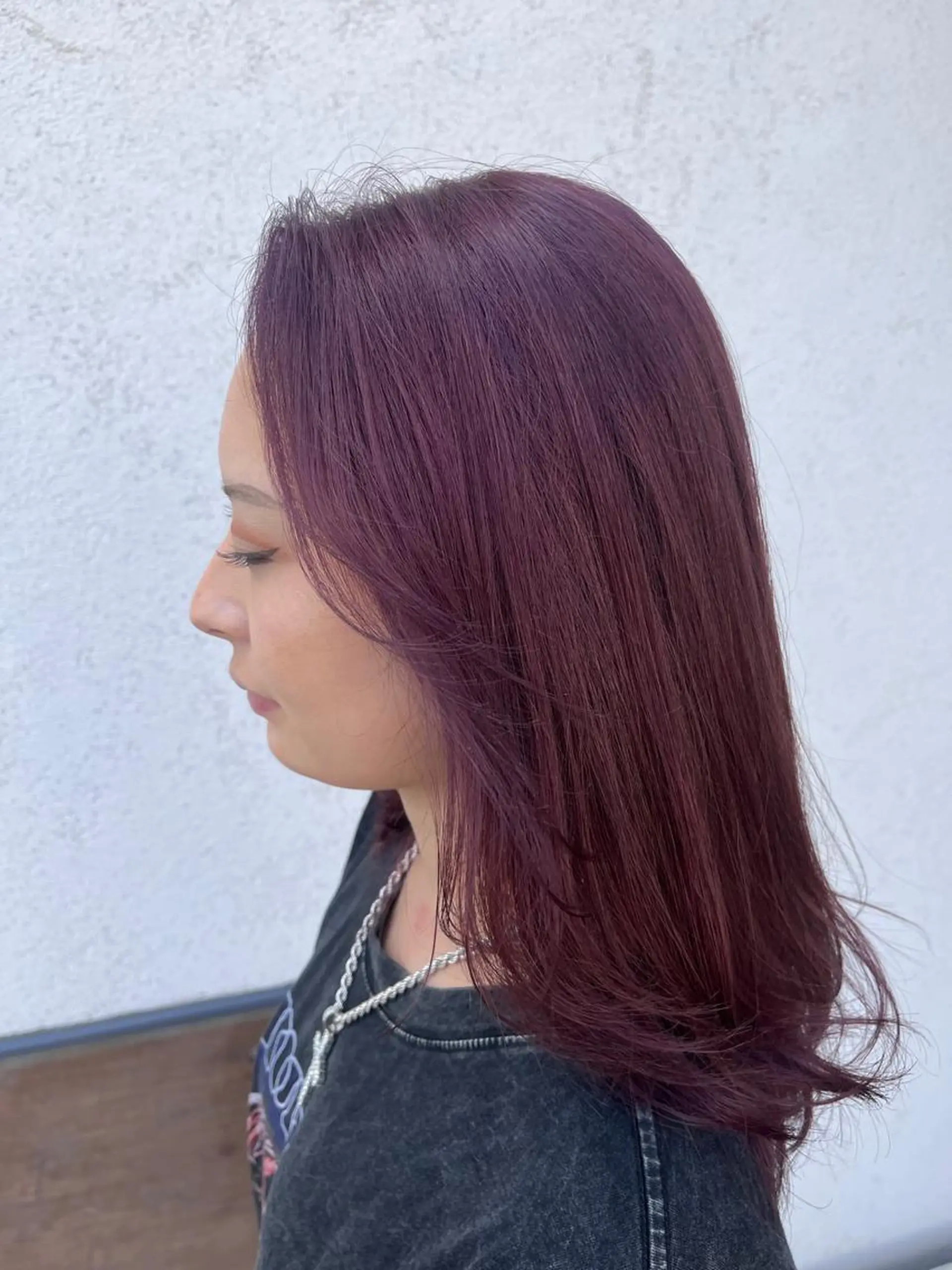 ミディアム パープルカラー idea研究学園店所属・艶髪／レイヤーカット 塚越　紗菜のヘアスタイル