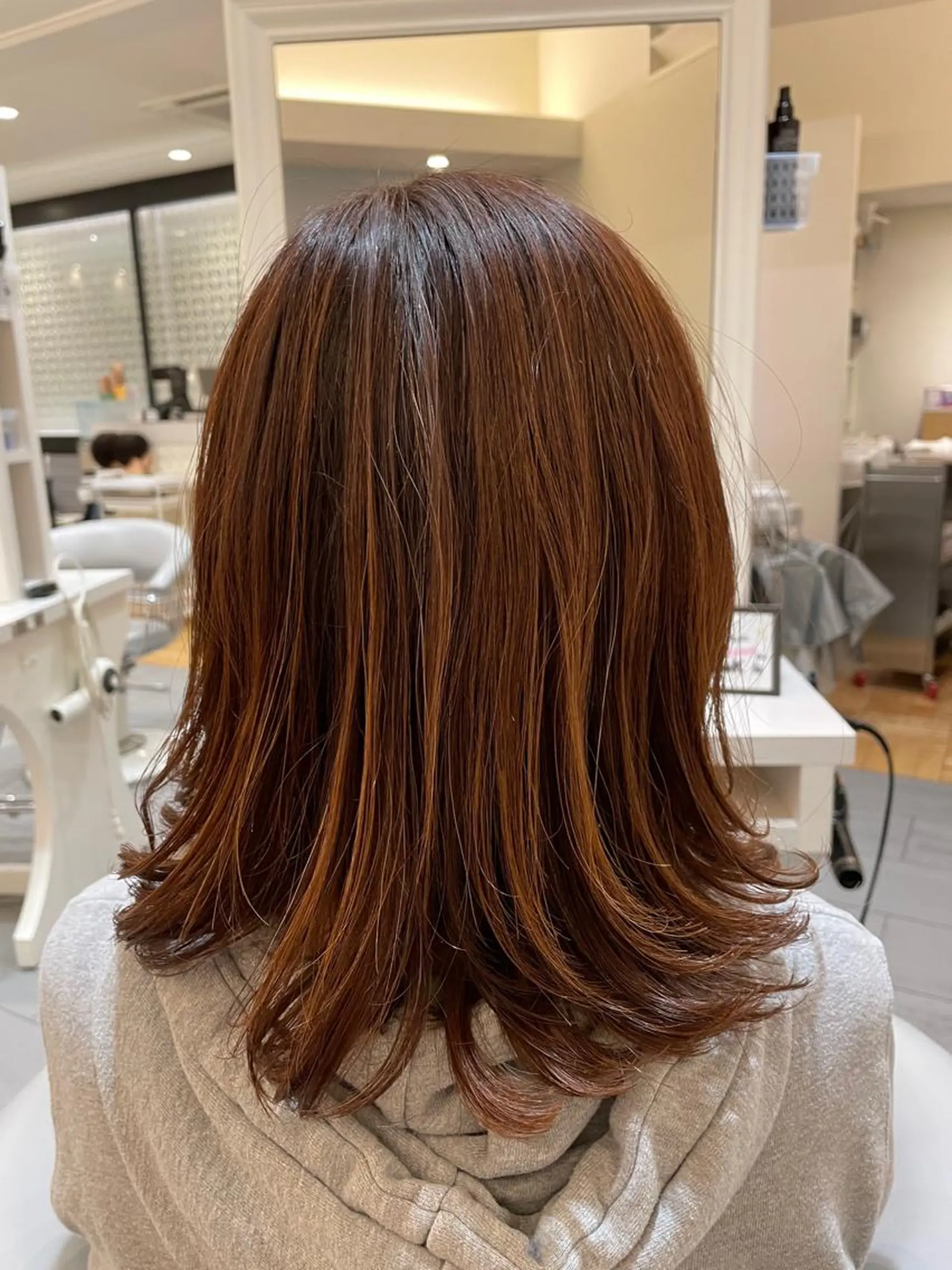 ミディアム パーマ ミディアムパーマ FLAPPER所属・ハイトーンカラー /パーマ/亀井のヘアスタイル