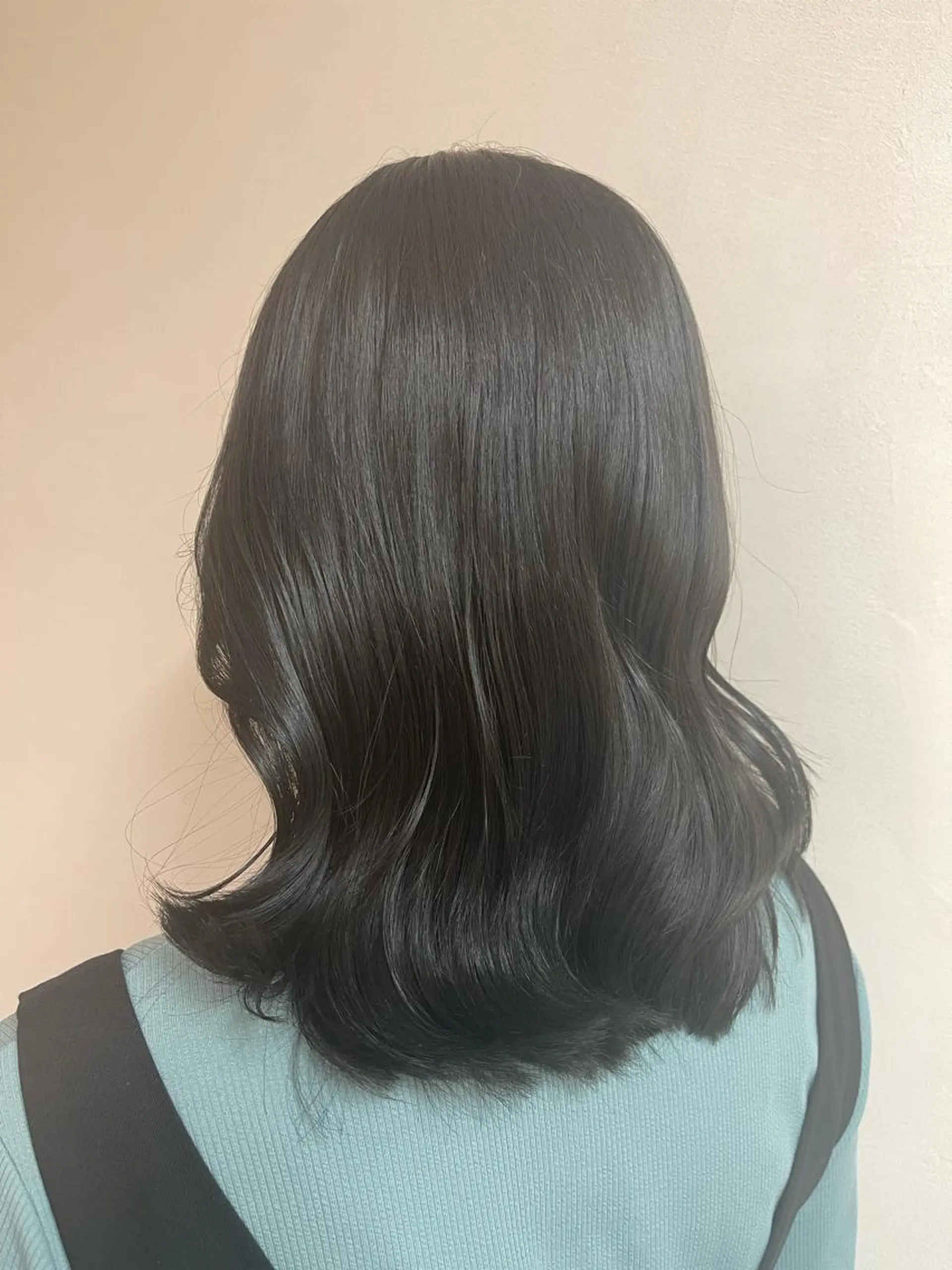 ミディアム カット ヘアカラー UNI表参道所属・新野 百恵のヘアスタイル