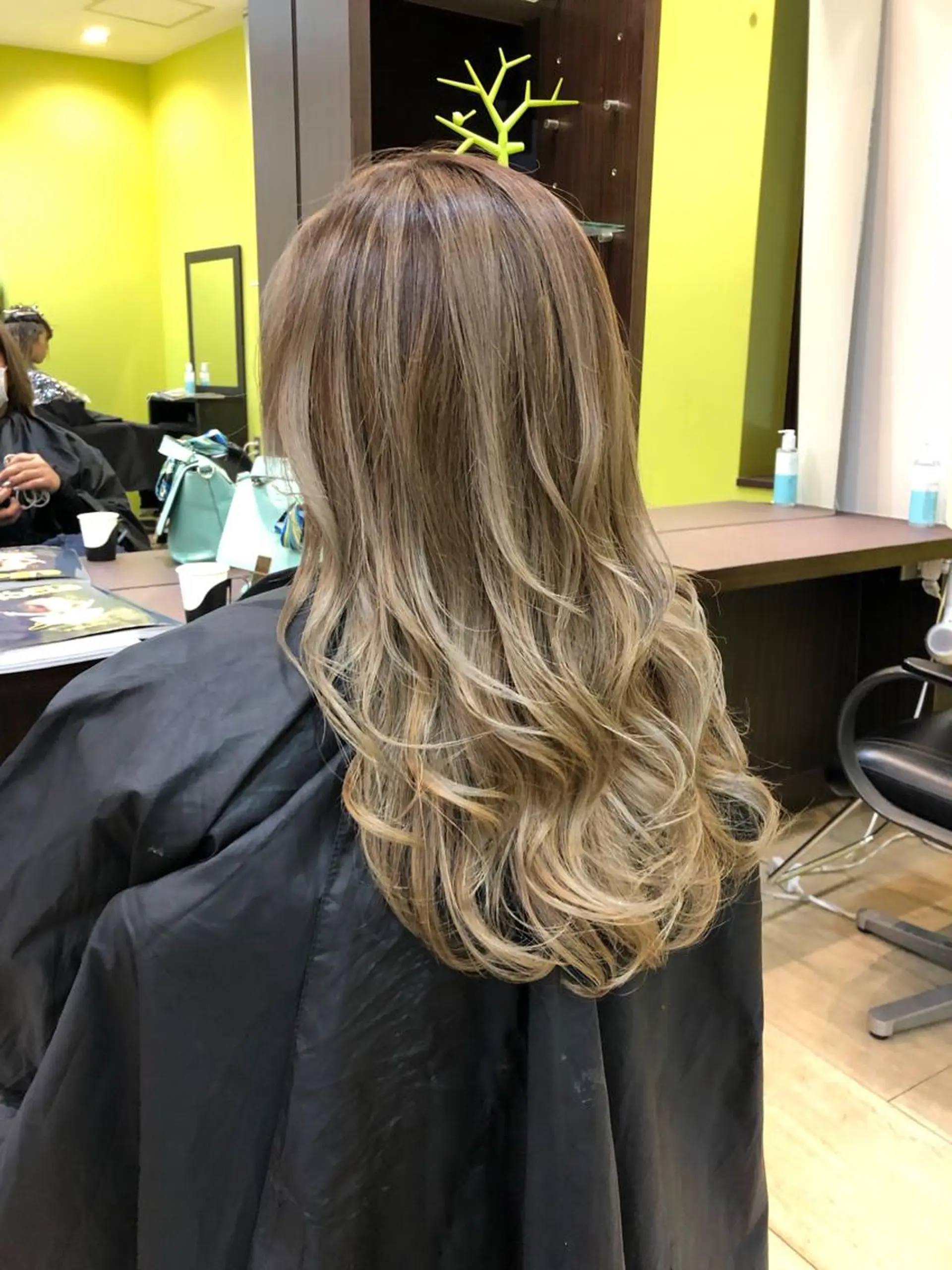 セミロング ハイライト カット ヘアカラー yasu ヤスのヘアスタイル