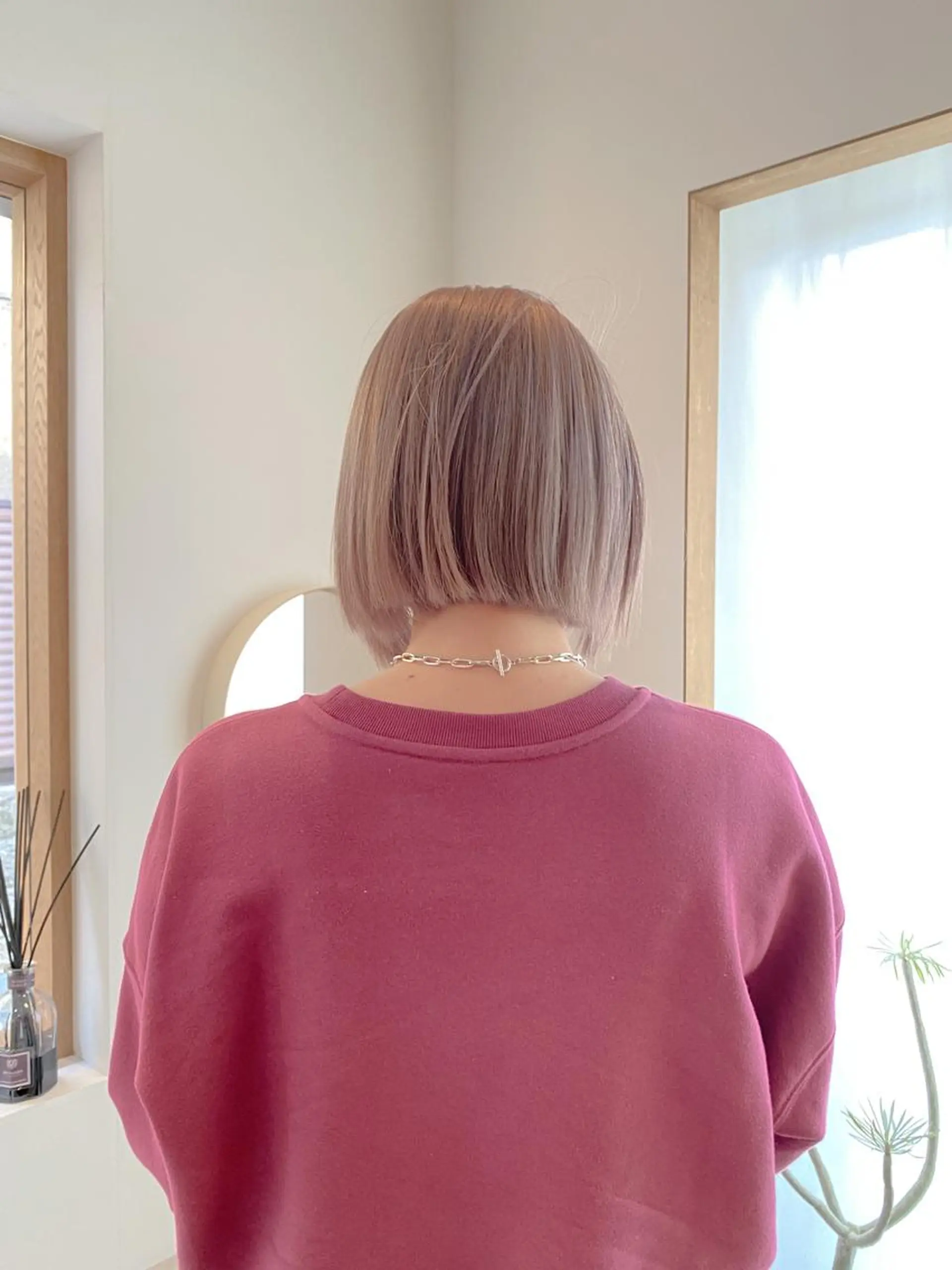 ショート カラー 透明感カラー カット ヘアカラー トリートメント 美髪ストレート 川本雄己のヘアスタイル