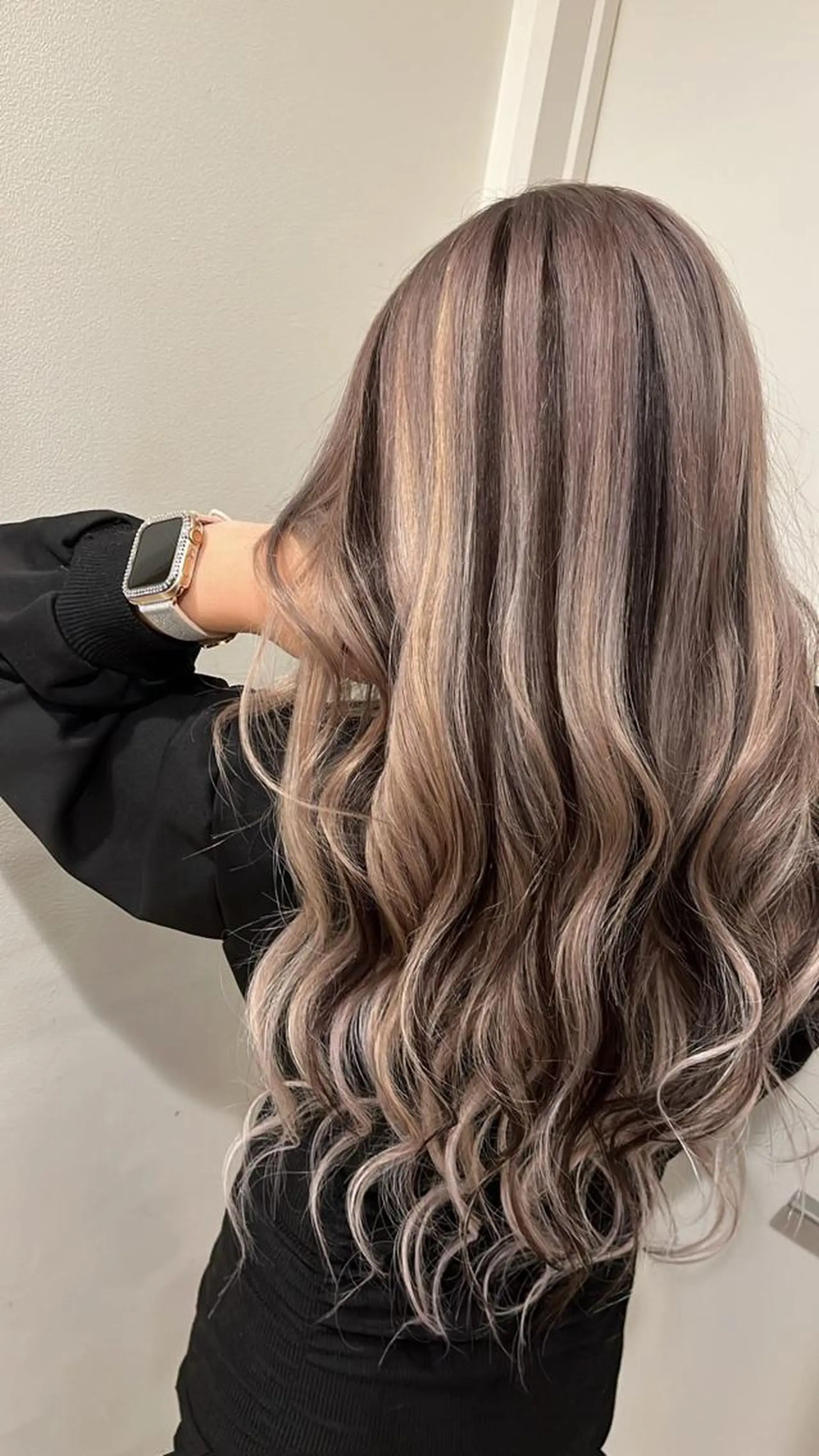 セミロング カラー ヘアアレンジ 🔥ハイトーンカラー ギャルNAOKI🔥のヘアスタイル