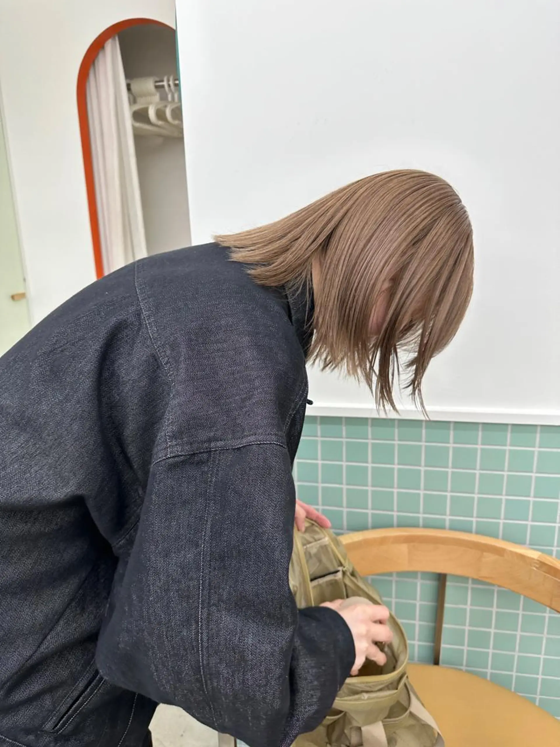 ミディアム カラー ベージュカラー ブリーチ ケアブリーチ ミルクティーベージュ ヘアカラー トリートメント ボブ/レイヤー/ケア パーマ/リュウタのヘアスタイル