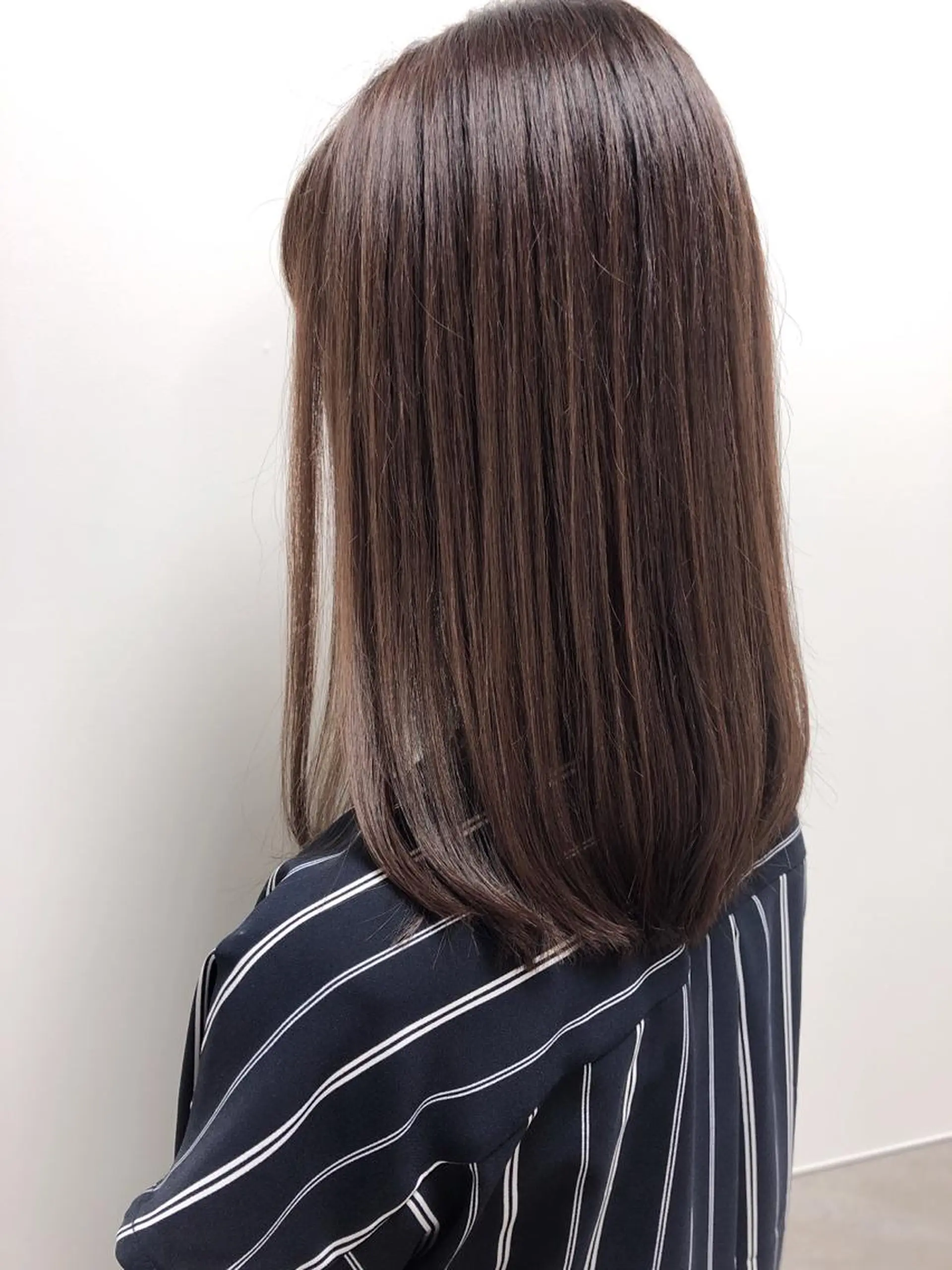 ミディアム カラー パーマ ヘアアレンジ キッズ ネイル マツエク・マツパ カット 縮毛矯正 umu.［韓国ヘア /レイヤーカット］のヘアスタイル