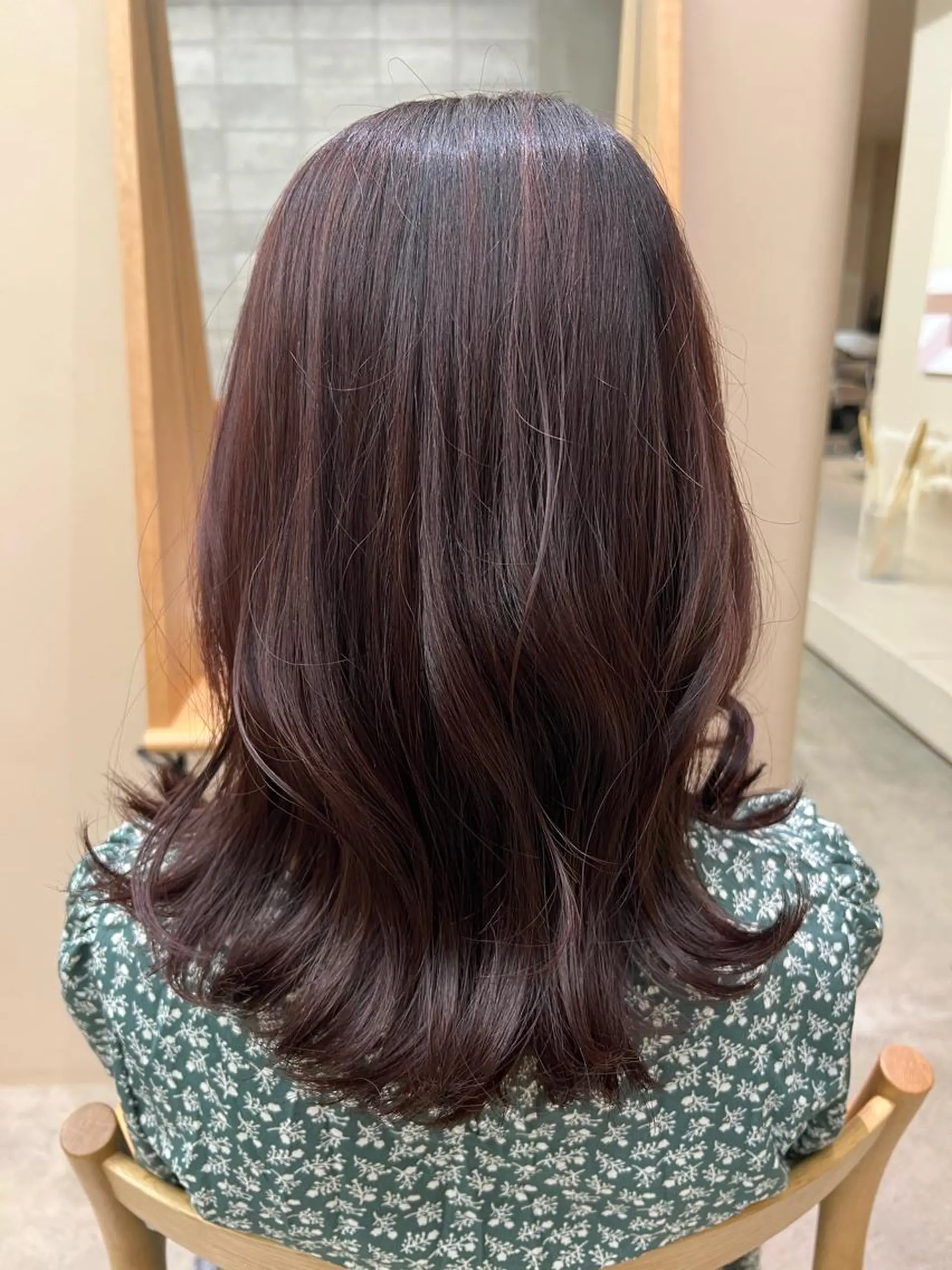 ミディアム カラー カット パーマ kento レイヤーカットのヘアスタイル